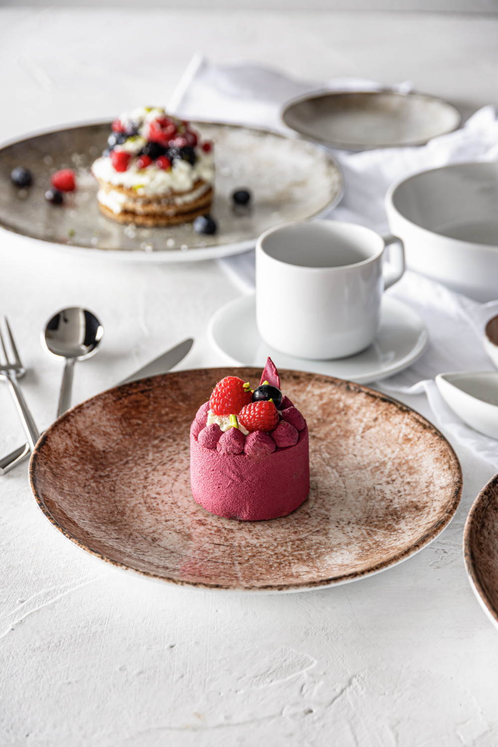 VEGA Gironia Porcelain Flat Plate, Round Digital Print Design, 20.5 cm, Rose, Dishwasher and Microwave Safe