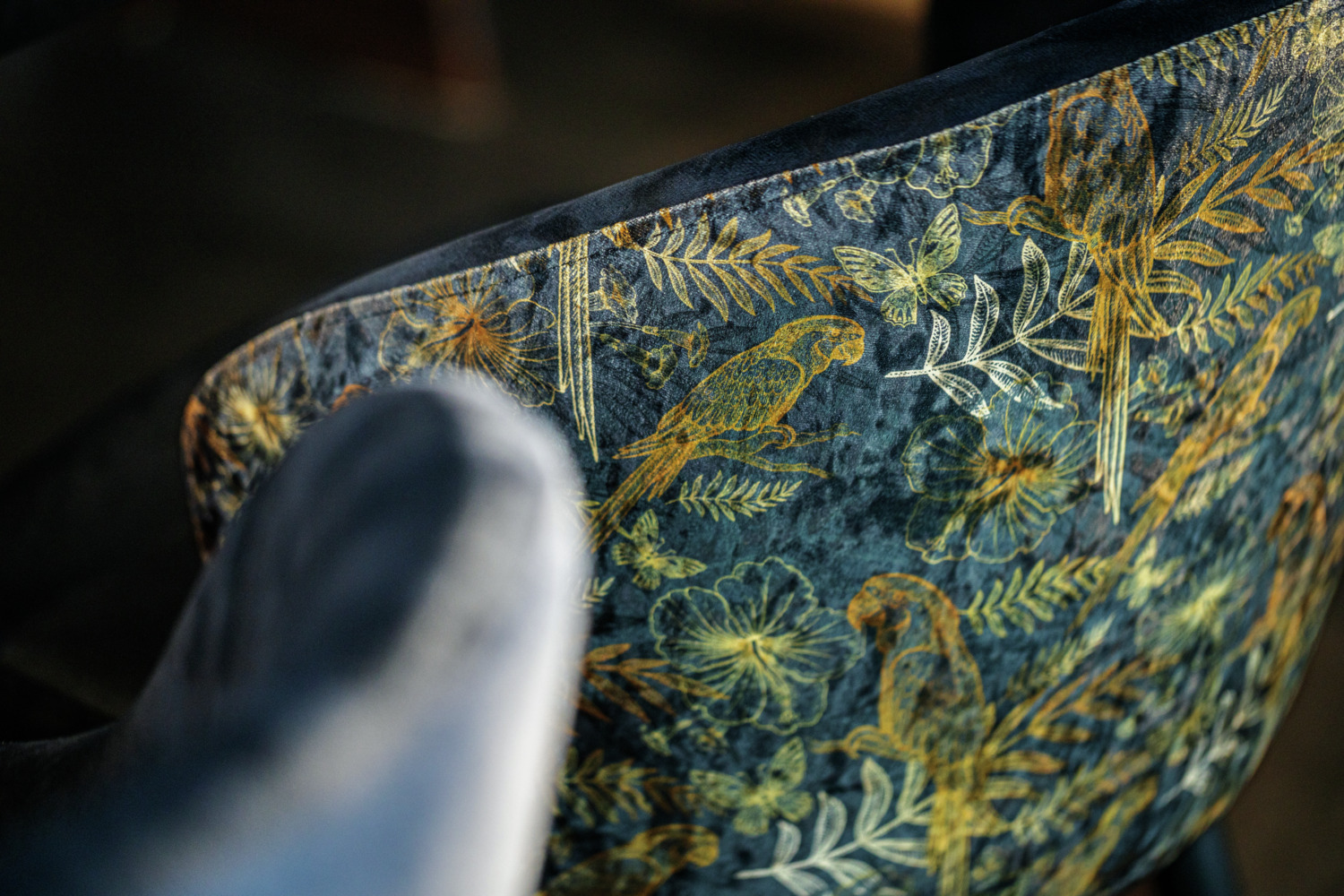 VEGA Floral Flame-Retardant Fabric by the Meter, 100% Polyester, 140 cm Width, 310 g/m², 100,000 Martindale, Blue Floral Pattern with Parrots and Butterflies