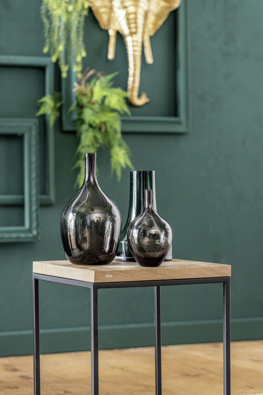 Vega Kimiko Glass Vase, Trendy Bottle Design, Solid-colored Glass, 17 cm Diameter, 28 cm Height, Dishwasher Safe, 168161