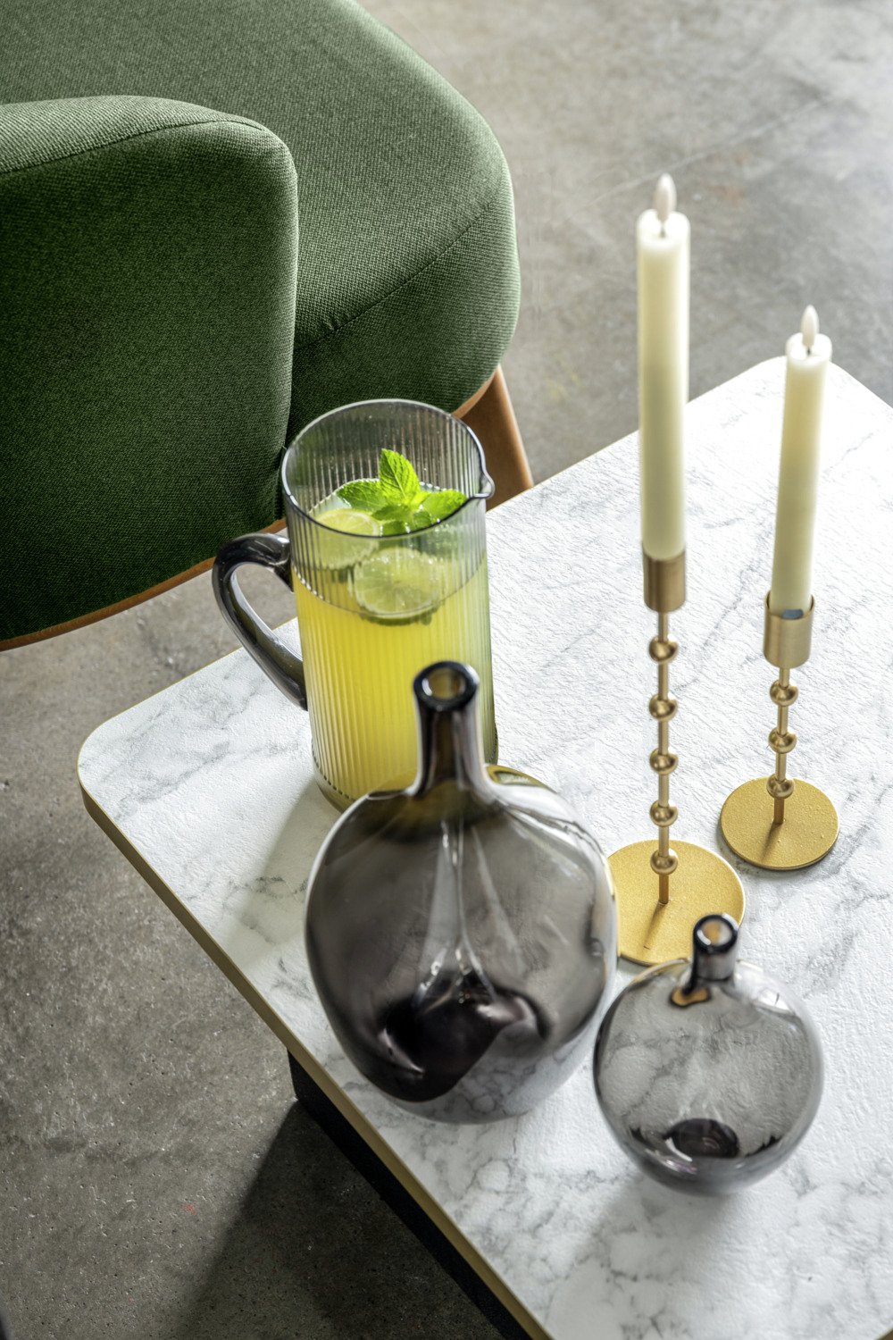 Vega Kimiko Glass Vase, Trendy Bottle Design, Solid-colored Glass, 17 cm Diameter, 28 cm Height, Dishwasher Safe, 168161
