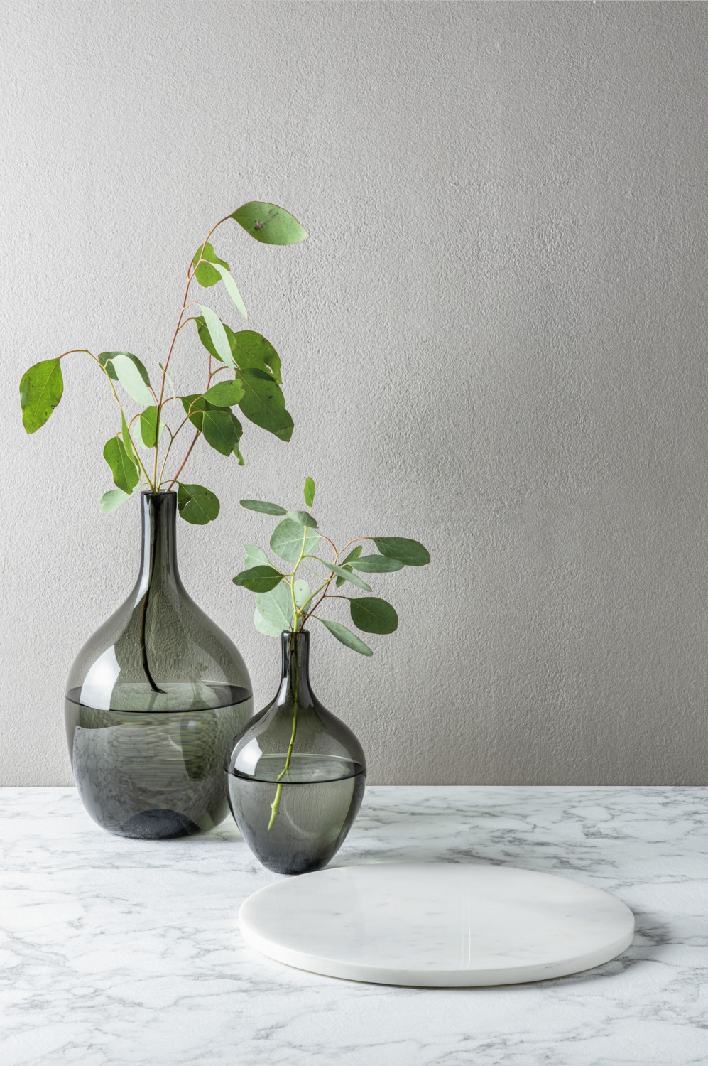 Vega Kimiko Glass Vase, Trendy Bottle Design, Solid-colored Glass, 17 cm Diameter, 28 cm Height, Dishwasher Safe, 168161