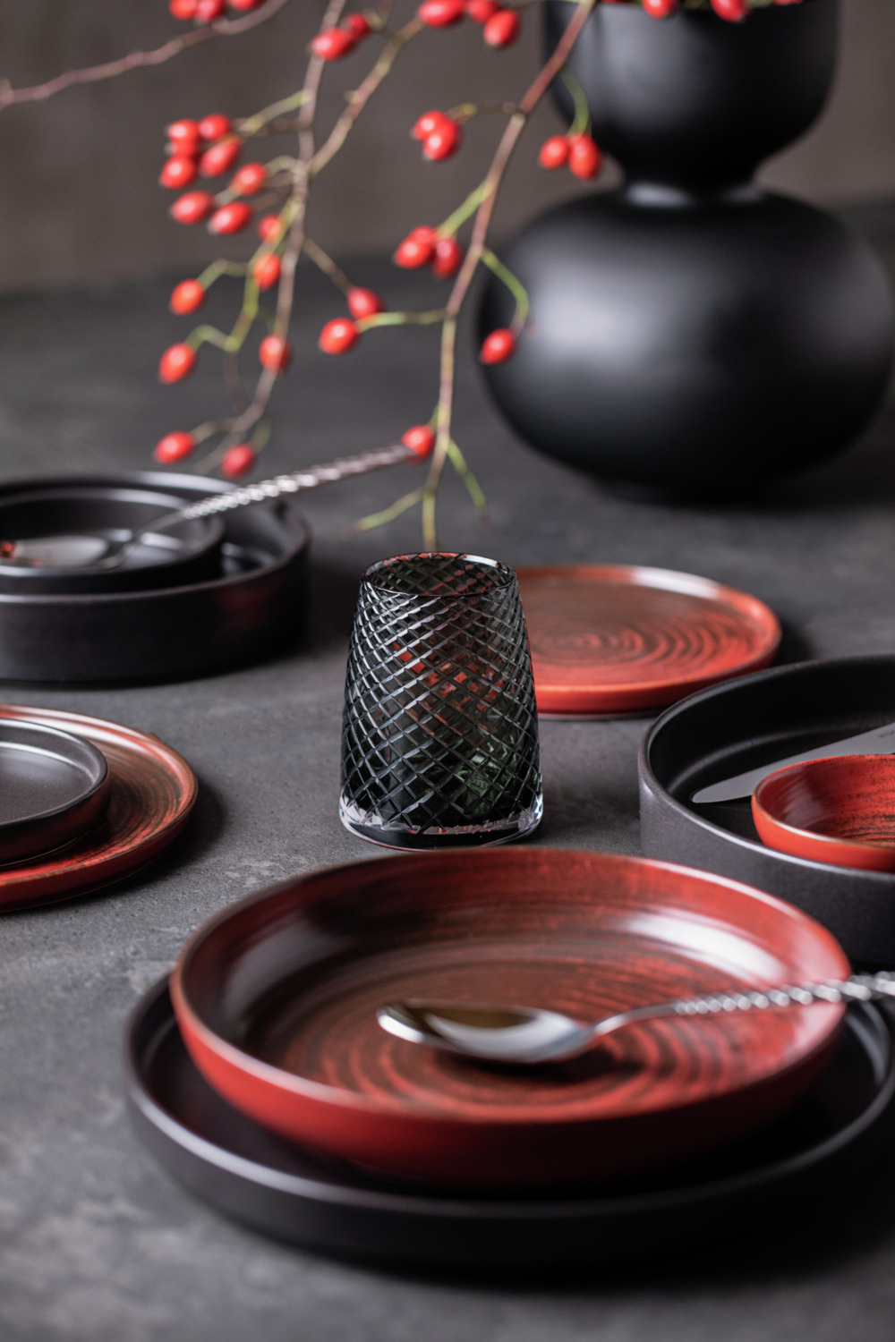 VEGA Etana Deep Plate, 17 cm Diameter, 400 ml, Red Matt Porcelain, Rimless Round Design with Concentric Rings, Dishwasher and Microwave Safe