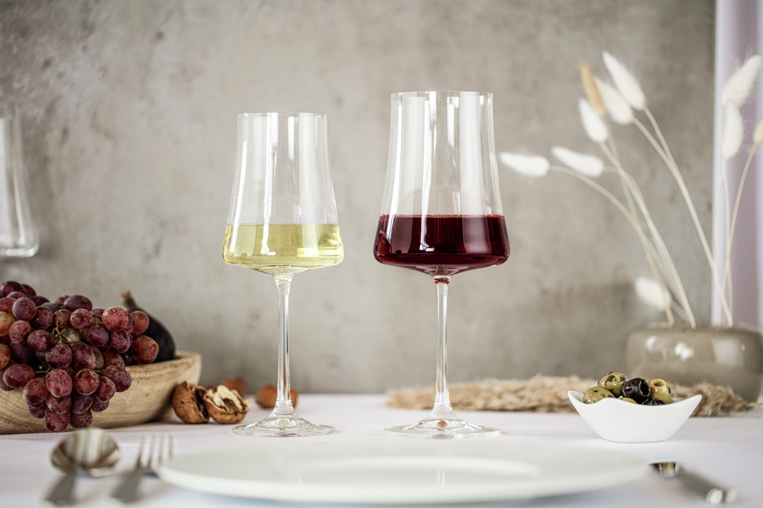 Pahar pentru vin rosu VEGA Victoria, cristal de calitate superioara, 560 ml, inaltime 25 cm, margine fina si delicata, rezistent la spalare in masina