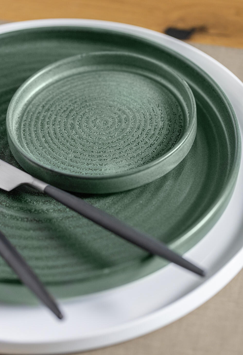 VEGA Snug Round Low Rim Plate, Matt Glazed Stoneware, 13.5 cm Diameter, Green, Dishwasher and Microwave Safe