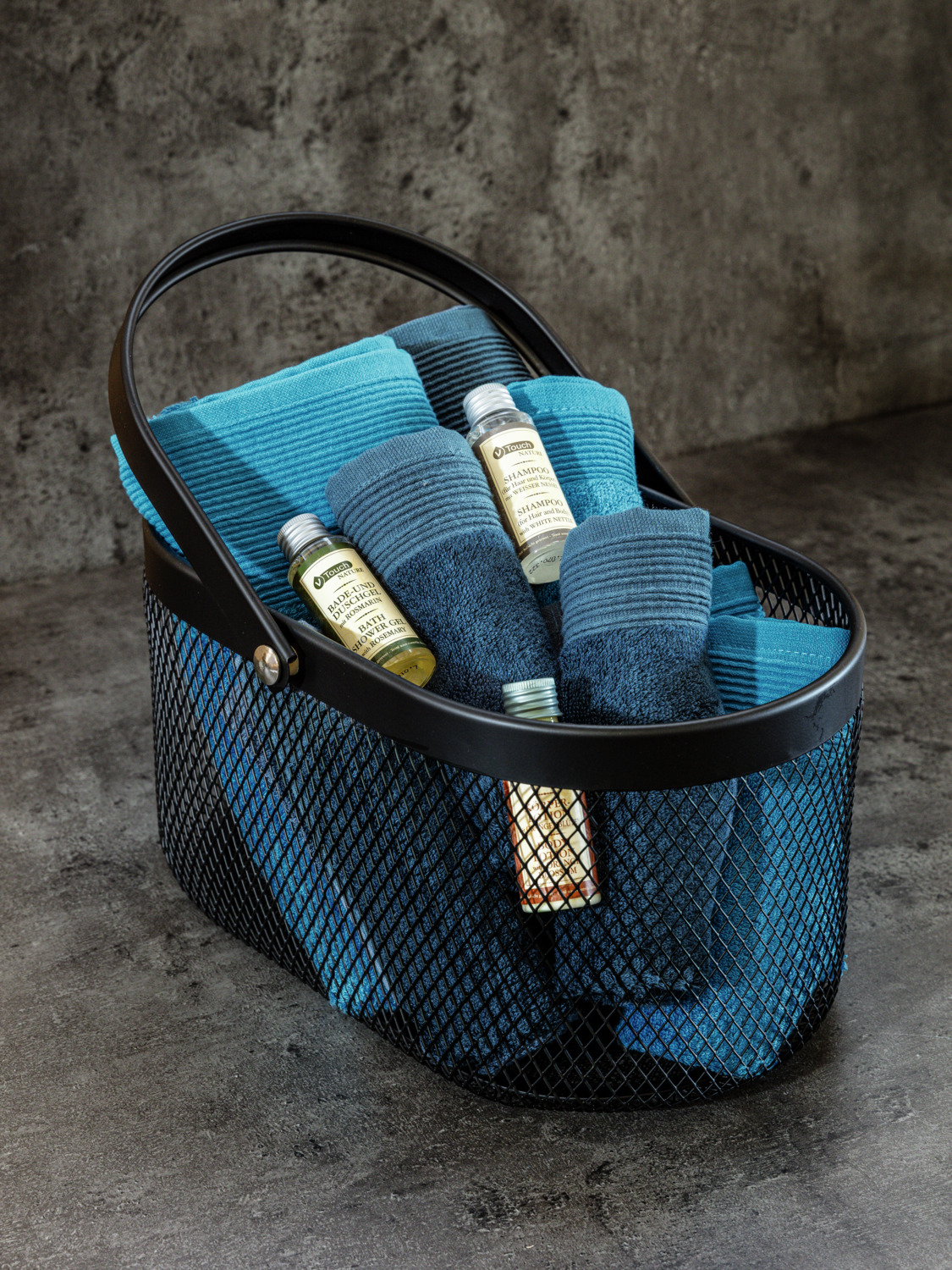 VEGA Asena Oval Metal Mesh Basket with Handle, Food-Safe Storage Bin, Black, 33 x 21.5 x 17 cm