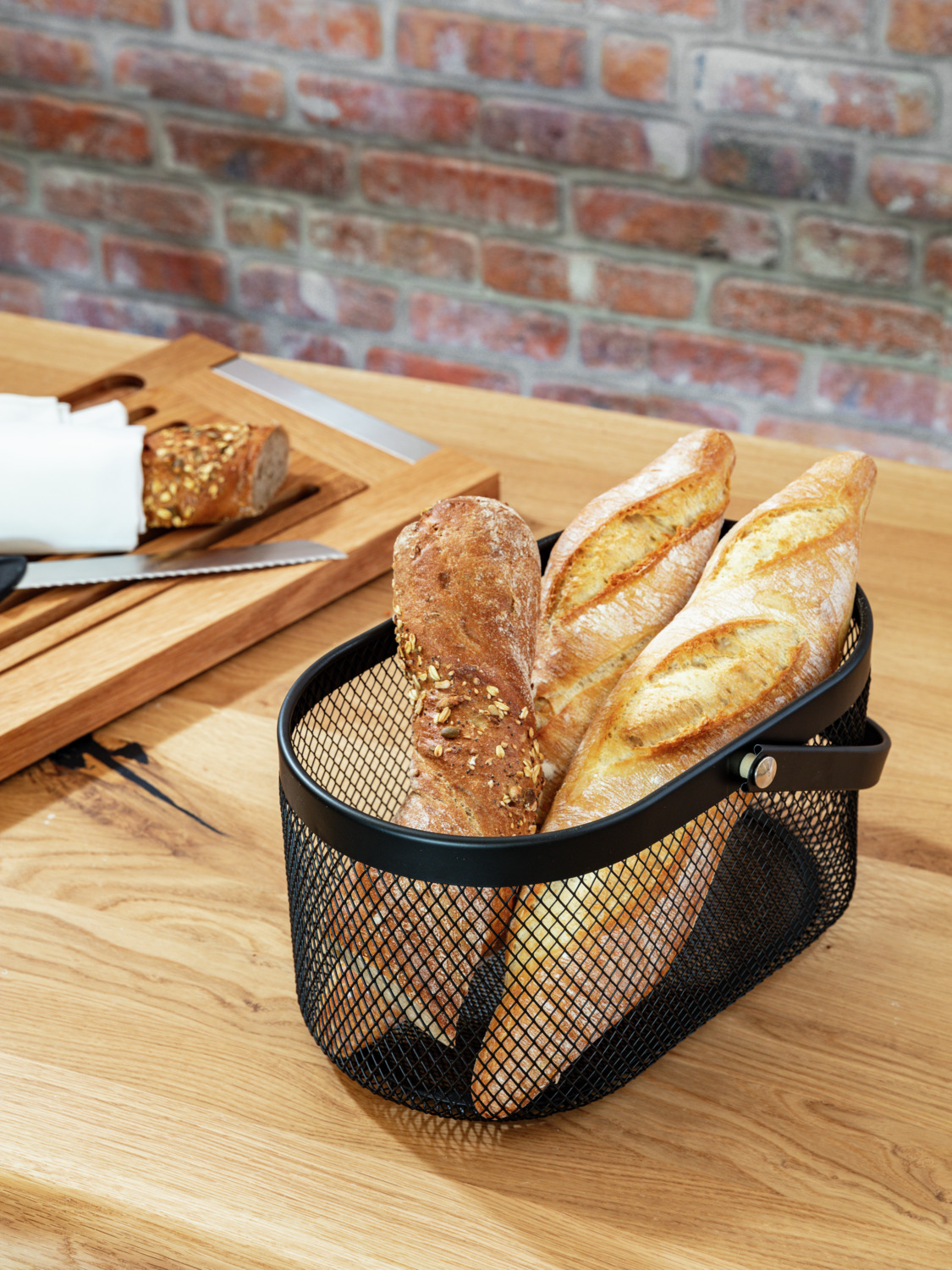 VEGA Asena Oval Metal Mesh Basket with Handle, Food-Safe Storage Bin, Black, 33 x 21.5 x 17 cm