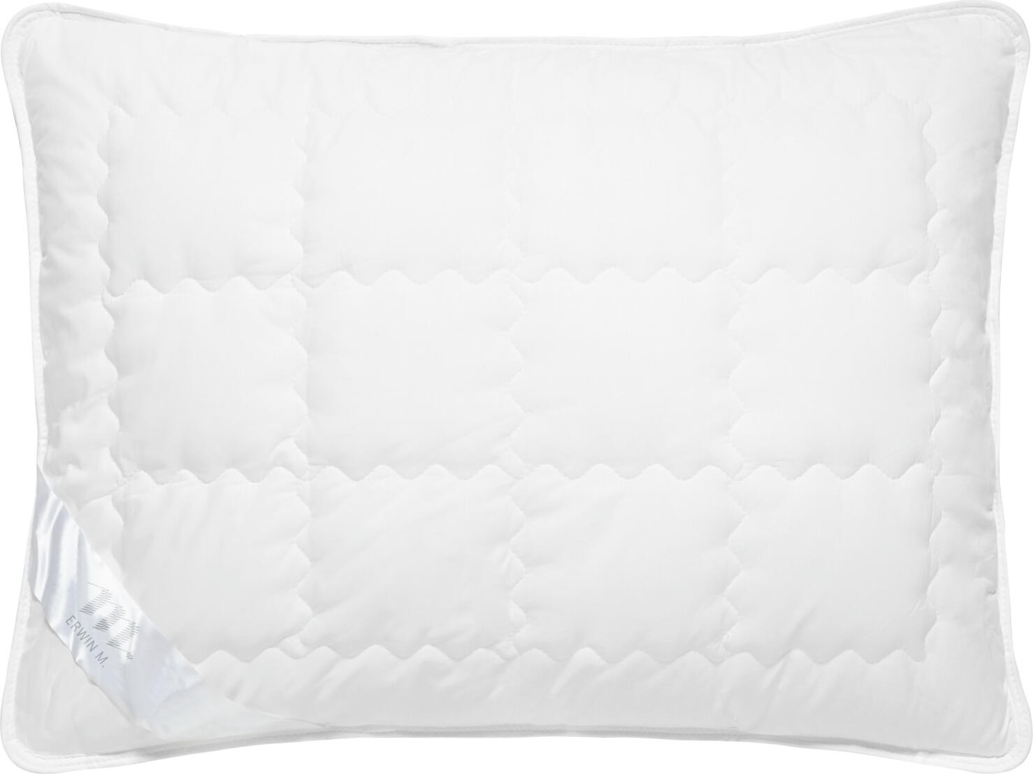 ERWIN M. LUSINI Solutions GmbH Pillow Profiwash fiber Kissen Profiwash Faser Pillow Profiwash fiber; 50x70 cm (WxL); white Kissen Profiwash Faser; 50x70 cm (BxL); weiß Filling: 100% polyester hollow fiber quilted, inside 100% PU sticks. Cover: 65% polyester, 35% cotton. Pillow with high functionality and multiple uses. Supersiliconized polyester hollow fiber. Skin-friendly cotton blend fabric. Quality standards for laundries. Thanks to quilting no slipping of the fiber filling. For hospitals and all facilities where hygienic cleaning is important. Passed cigarette annealing test according to EN ISO 12952-1. Füllung: 100 % Polyester-Hohlfaser versteppt, innen 100 % PU-Sticks. Bezug: 65 % Polyester, 35 % Baumwolle. Kissen mit hoher Funktionalität und vielfältigen Verwendungsmöglichkeiten. Supersilikonisierter Polyester-Hohlfaser. Hautsympathischen Baumwoll-Mischgebe. Qualitätsstandards für Wäschereien. Dank Steppung kein Verrutschen der Faserfüllung. Für Krankenhäuser und alle Einrichtungen, in denen hygienisch einwandfreie Reinigung wichtig ist. Zigarettenglühtest nach EN ISO 12952-1 bestanden. Die mit Silikon ummantelte Faser schützt das Kissen vor Verklumpungen. Bei der Verwendung von Chlor löst sich das Silikon auf und die Fasern im Kissen verklumpen.