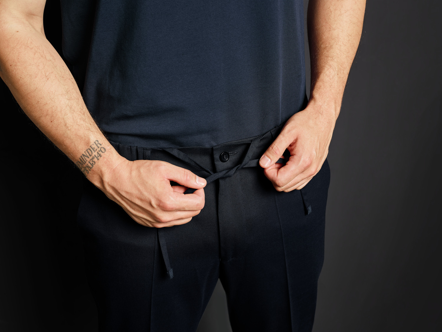 Pantaloni Barbati Jobeline Tommy, Stil Jogger Casual Elegant, Talie Elasticata, Croiala Conica cu Mansete, Material Rezistent la Cut creases, Bleumarin
