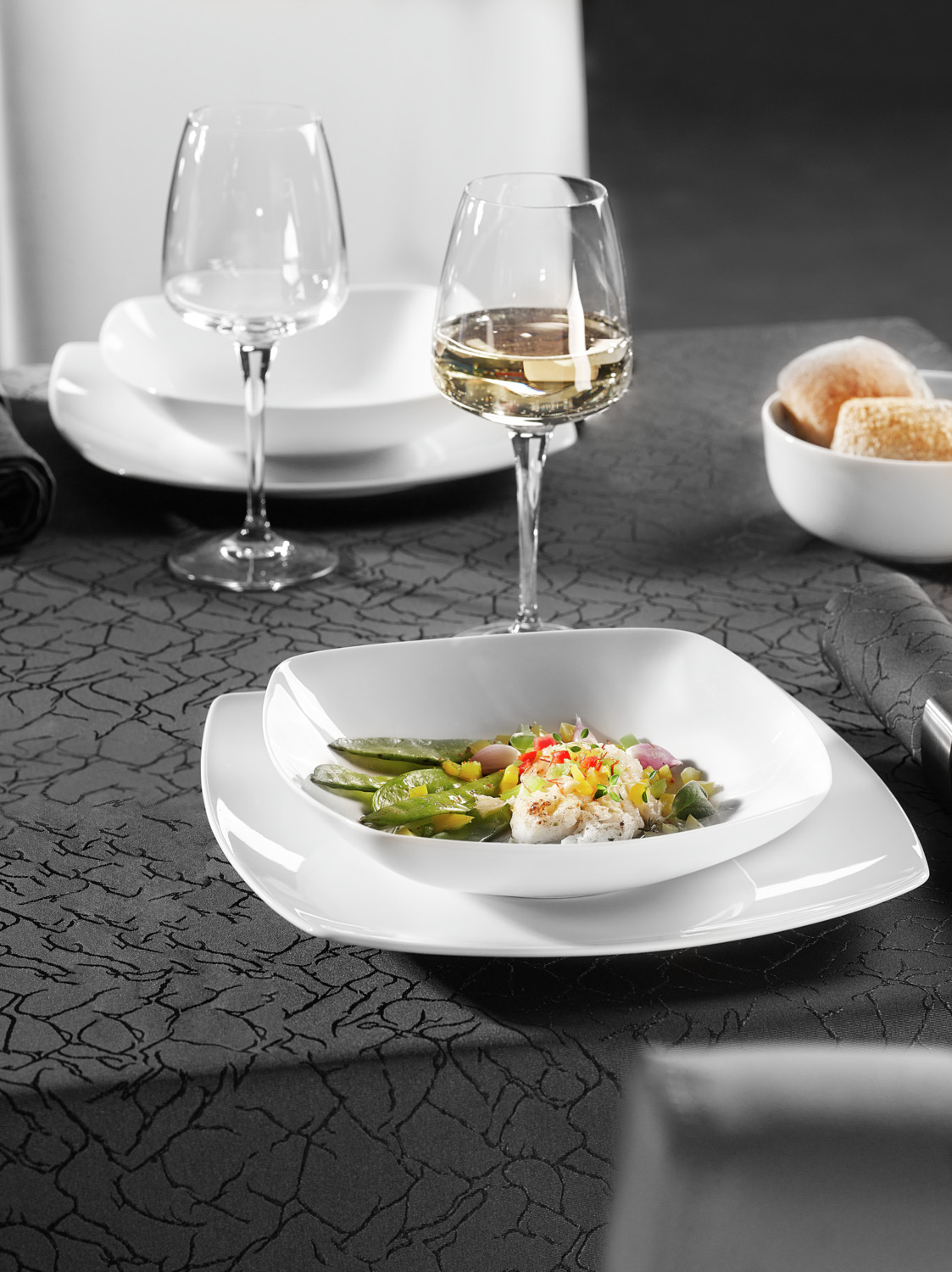 Pahar de vin alb Bormioli Rocco Aurum, 350ml, Cristal Star Glass fara plumb, Inaltime 20.5cm, Bol angular modern, Rezistent la spalare masina