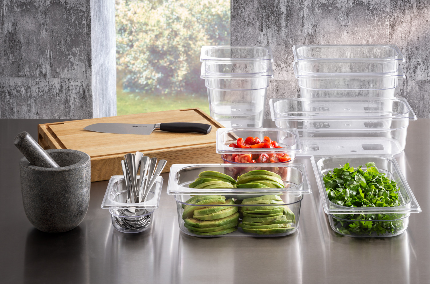 Containor GN 1/2 VEGA Trigno, Capacitate 4L, Copoliester Tritan, Transparent, fara BPA, Rezistent la socuri, Stivuibil, -40 la +90 C, 32.5 x 26.5 x 6.5 cm
