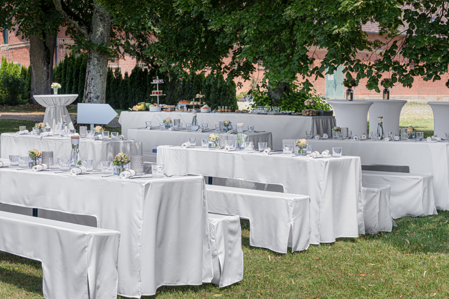LUSINI Beer Table Cover Set, 3-Piece Rectangular Polyester Tablecloth and Bench Covers, 50 x 220 cm, White, Crease-Resistant, OEKO-TEX Standard 100, Easy-Care