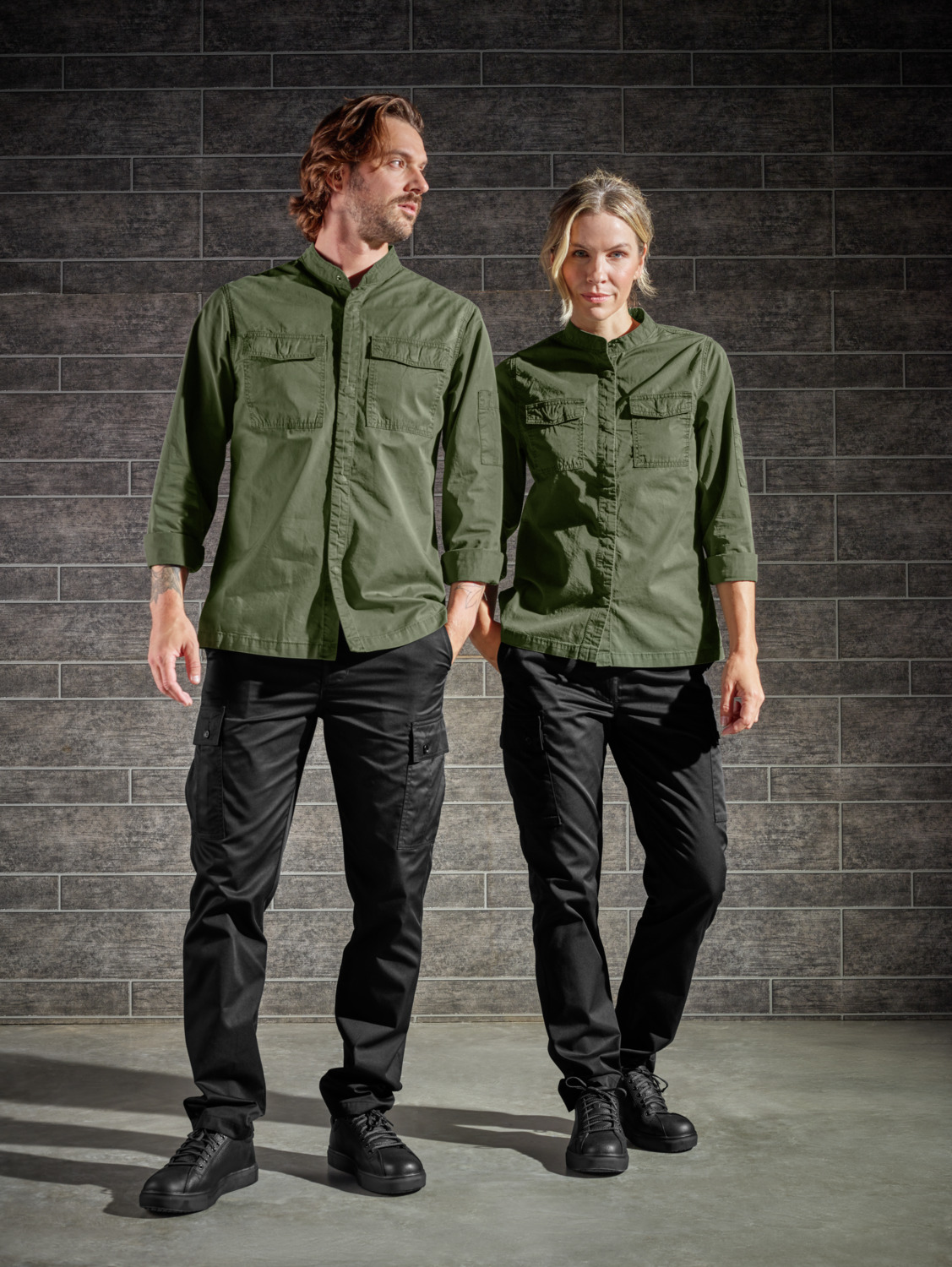 Pantaloni Cargo Jobeline pentru Bucatari Dame, Marime EU 42, 65% Poliester 35% Bumbac, Croiala Regular Tapered, Talie Elasticata, Standard OEKO-TEX 100, Negru