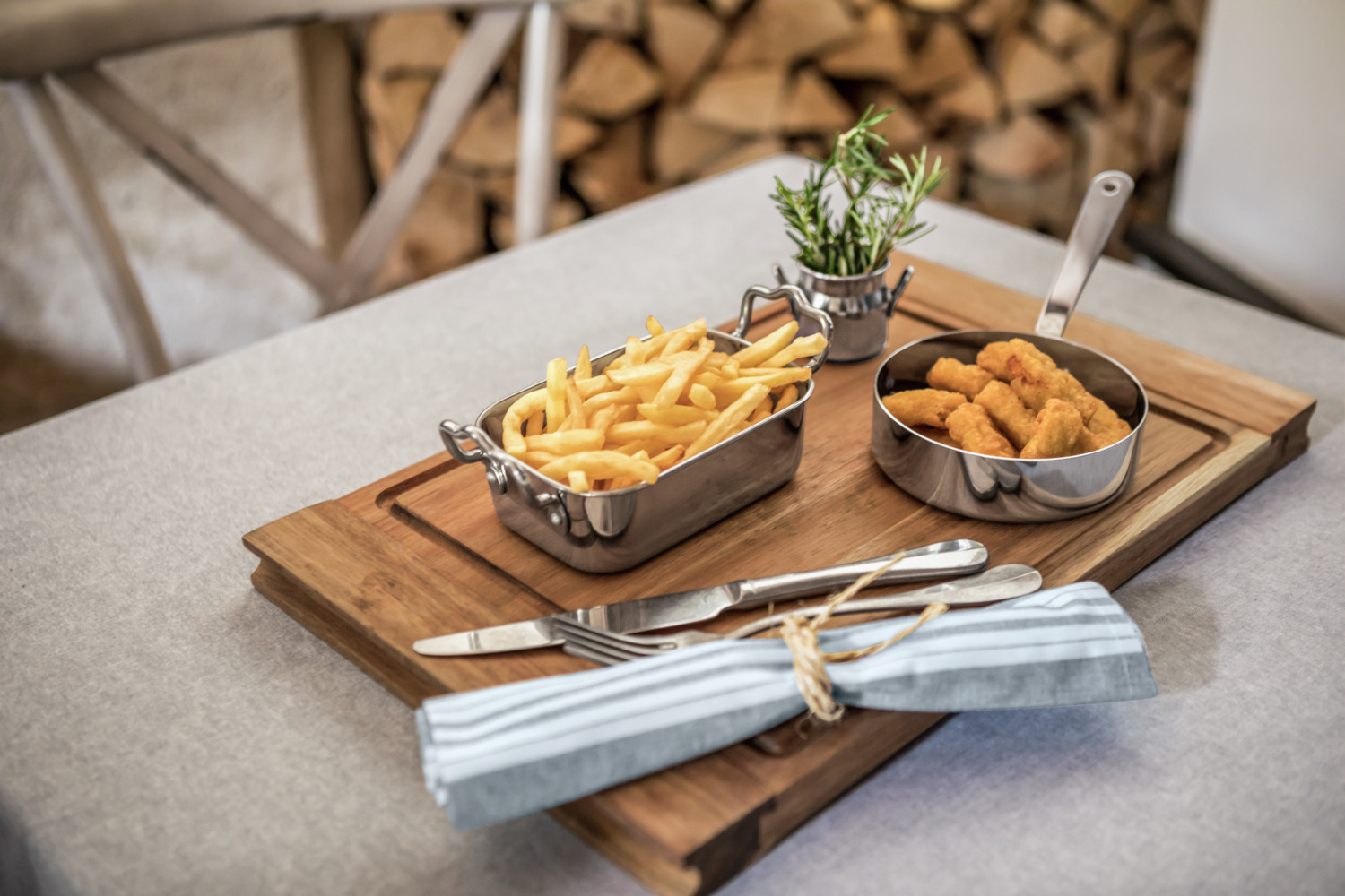 VEGA Aria Serving Board, Oiled Acacia Wood, Rectangular, 43 x 27 x 2.8 cm, Acacia-brown, Food-safe, Compatible with Sidina, Jenna, San Marino, Masca, Remi