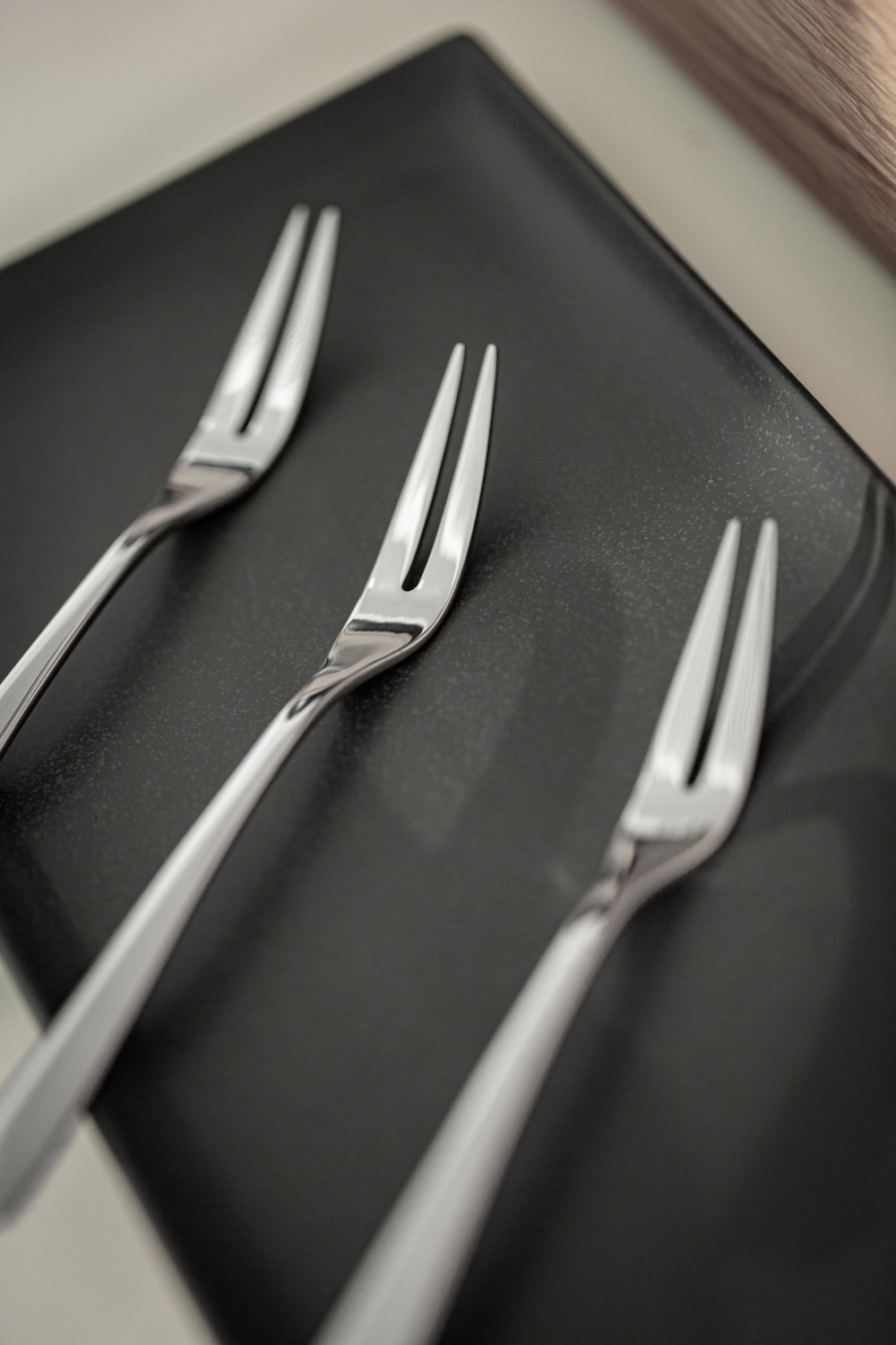 Vega Lusini Madrid Cold Cuts Fork, 18/10 Chrome-Nickel Stainless Steel, 18.6 cm, 3 mm, Mirror Polished, Dishwasher Safe, Silver