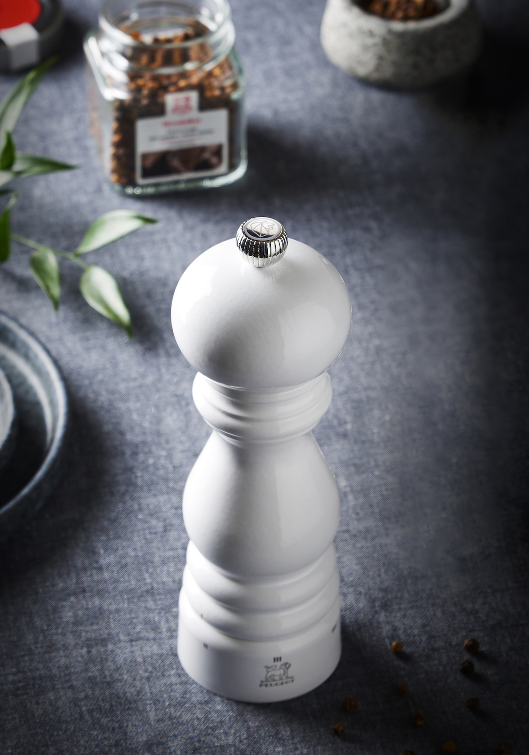 Peugeot Paris u'Select Manual Salt Mill, 18 cm, White Lacquered Beech Wood, Zirlion Mechanism, 6 Adjustable Grind Settings, Made in France