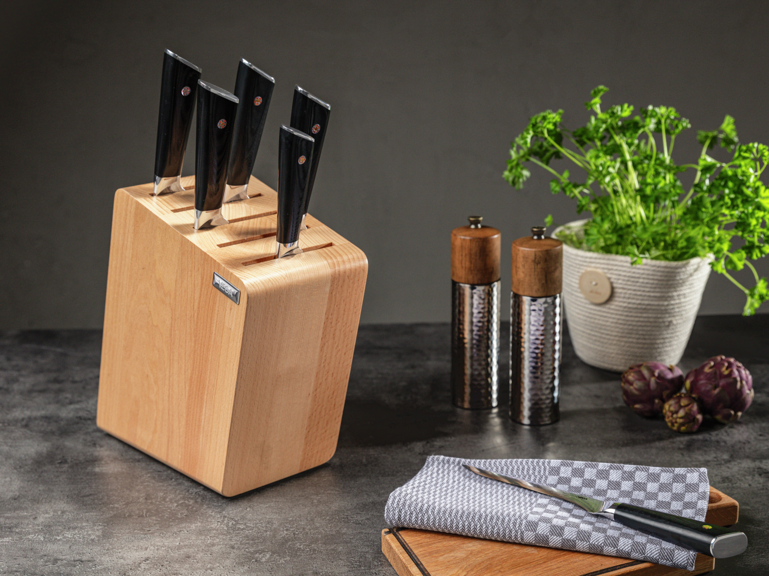VEGA Omea Salt and Pepper Mill Set, Hammered 18/10 Stainless Steel Body, Ceramic and Carbon Steel Grinders, Wood Top, Silver, 4.8x19.4 cm