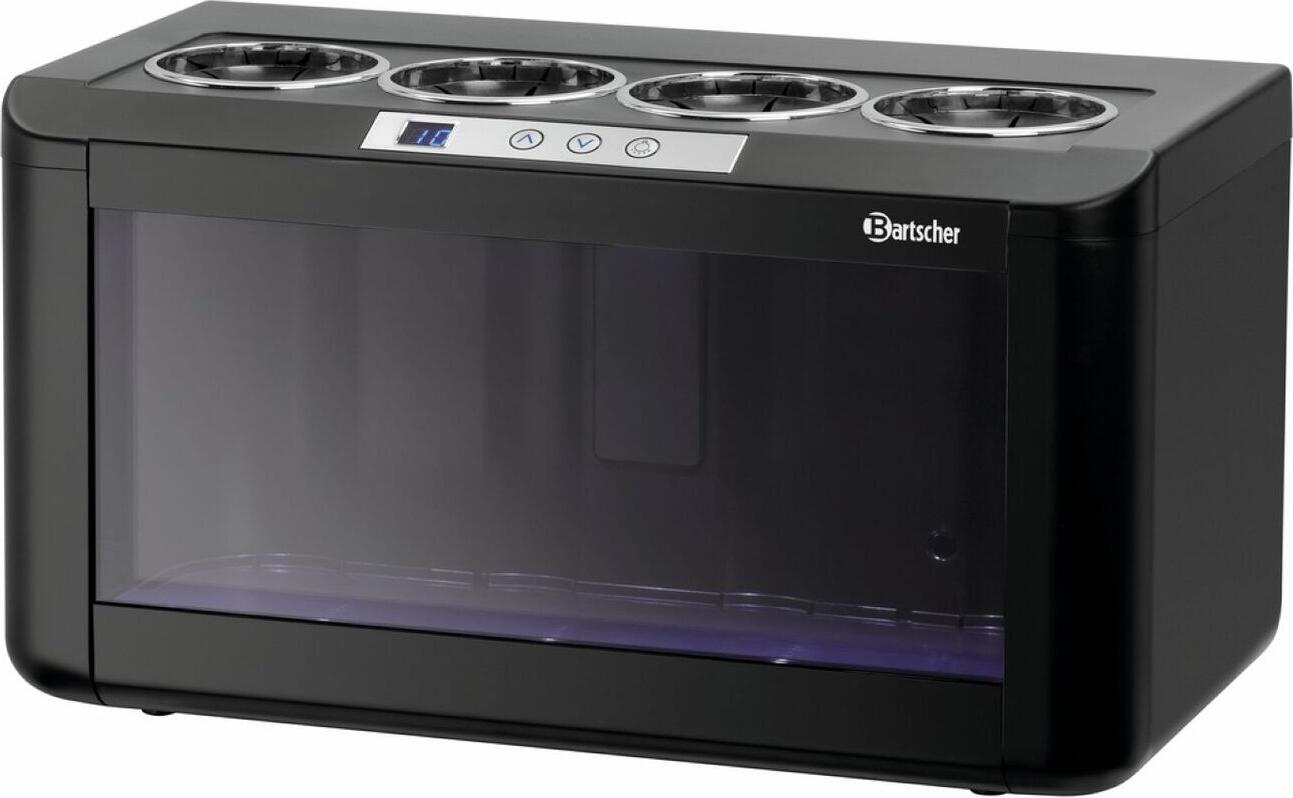 Bartscher Bartscher GmbH Wine cooler 4FL-100 Weinkühler 4FL-100 4FL-100 Wine cooler 4FL-100; 48x26x26 cm (WxHxD); black Weinkühler 4FL-100 4FL-100; 48x26x26 cm (BxHxT); schwarz Space-saving wine cooler with separately switchable LED lighting in an elegant design made of plastic. 4 bottles of white, rosé or red wine can be kept representatively cool within one temperature zone. Bottle opening Ø 9 cm. Thermoelectric cooling adjustable from 5 °C to 18 °C. Weinkühler 4FL-100 – Platzsparender Weinkühler für 4 Flaschen Kompakter Weinkühler mit eleganter Optik und separater LED-Beleuchtung, geeignet für Offenausschank, Buffet, Bar oder Wein?Tasting. Hält bis zu 4 Flaschen repräsentativ in einer Temperaturzone. Elektronische Steuerung mit digitaler Anzeige erlaubt exakte Einstellung in 1 °C?Schritten. • Fassungsvermögen: 4 Flaschen; Flaschenöffnung Ø 85 mm – passend für Standardflaschen.• Temperaturregelung: elektronisch in 1 °C?Schritten, Thermostat und digitale Anzeige für präzise Einstellung von 5 °C bis 18 °C.• Kühlung: thermoelektrisches System mit Lüfter – wartungsarm und kompakt; Anschlusswert 0,05 kW, Spannung 230 V, Frequenz 50 Hz.• Beleuchtung: LED, separat schaltbar – betont die Präsentation ohne zusätzliche Lampen.• Abmessungen & Gewicht: Breite 480 mm, Tiefe 260 mm, Höhe 260 mm, Gewicht 6,8 kg – leicht integrierbar auf Theken oder Tischen.• Material & Innenraum: Gehäuse und Innenraum aus Kunststoff; Isolierung mit Cyclopentan (C5H10).• Betriebsbedingungen: Klimaklasse SN/N, Umgebungstemperatur 10 °C bis 32 °C. Ideal für Anwender, die auf kompakten Platzbedarf, präzise Temperaturkontrolle und ansprechende Präsentation Wert legen. EAN: 4015613735917, Artikelnummer: 700134.