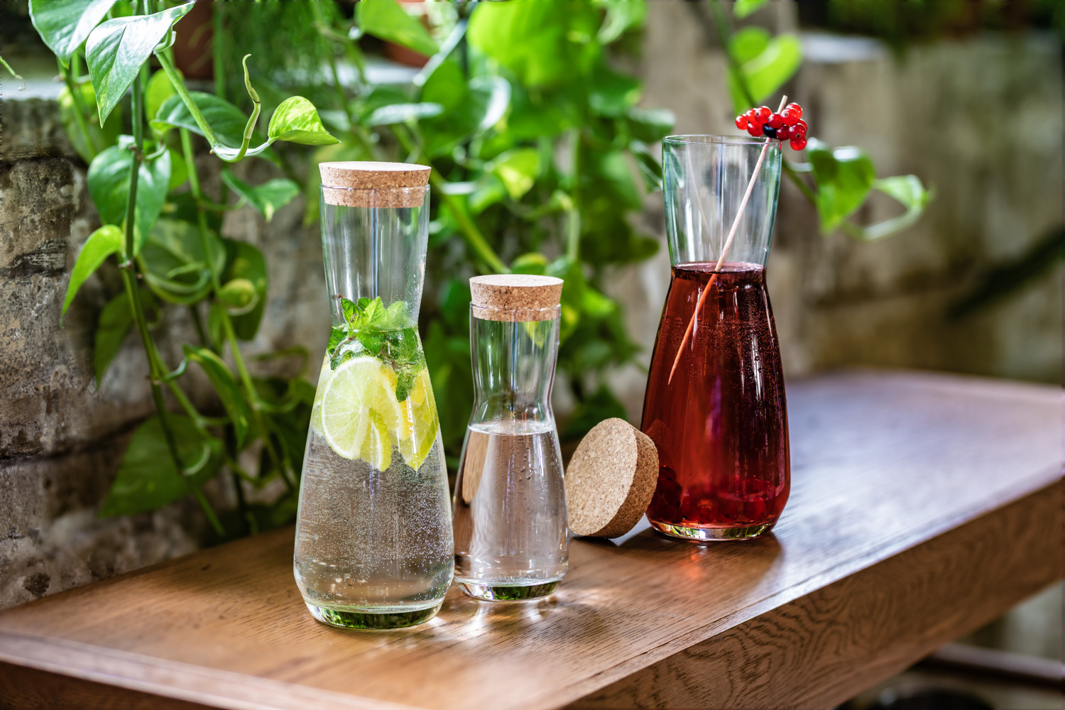 VEGA Hannah Glass Carafe Decanter with Cork Lid, 1100ml Capacity, 1L Filling Line, Dishwasher Safe, Transparent Glass, 25.2cm Height