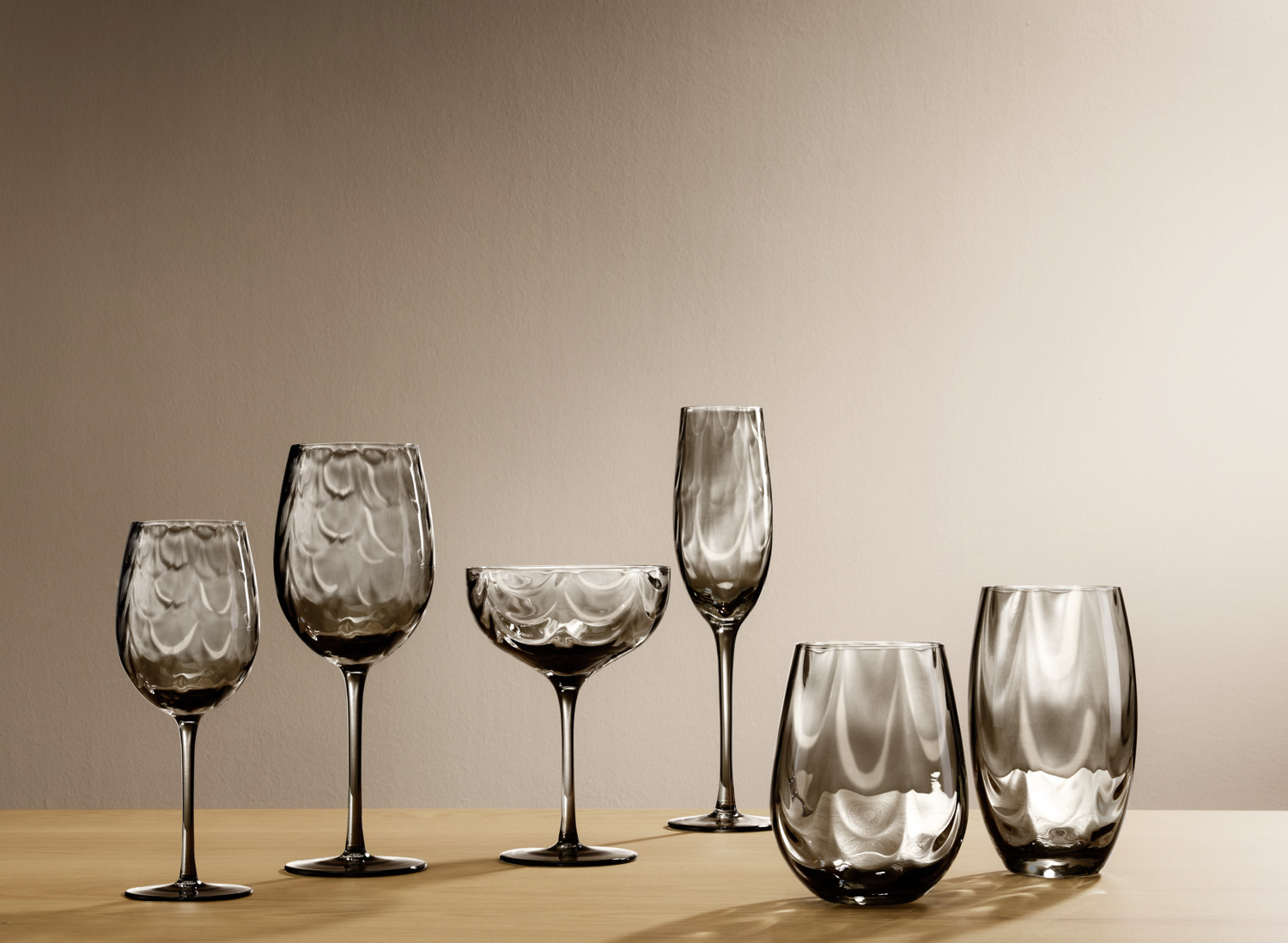 VEGA Benice White Wine Glass, 465ml, Mouth-blown Grey Solid-colored Glass, Rippled Textured Surface, Dishwasher Safe, 22.6cm Height
