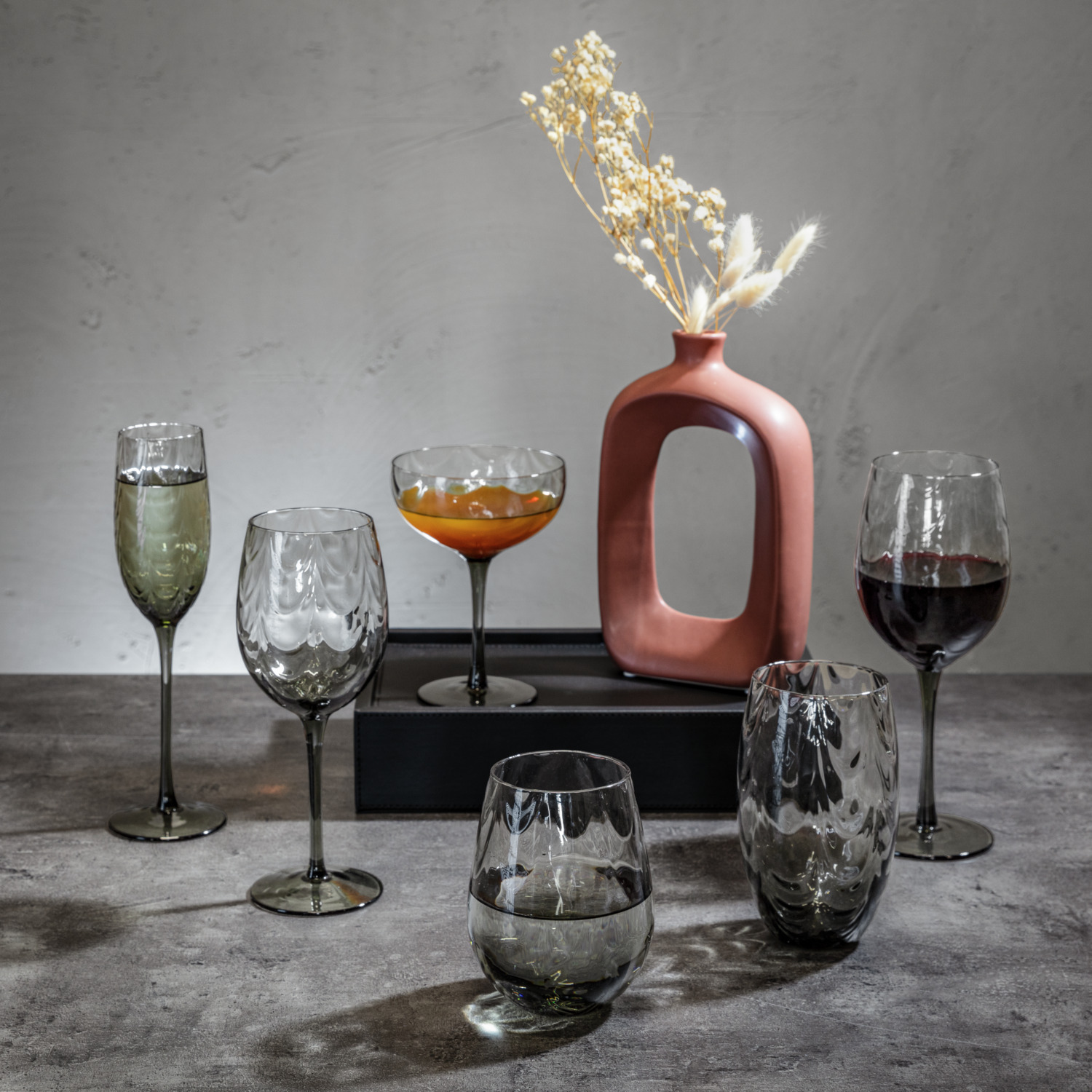 VEGA Benice White Wine Glass, 465ml, Mouth-blown Grey Solid-colored Glass, Rippled Textured Surface, Dishwasher Safe, 22.6cm Height