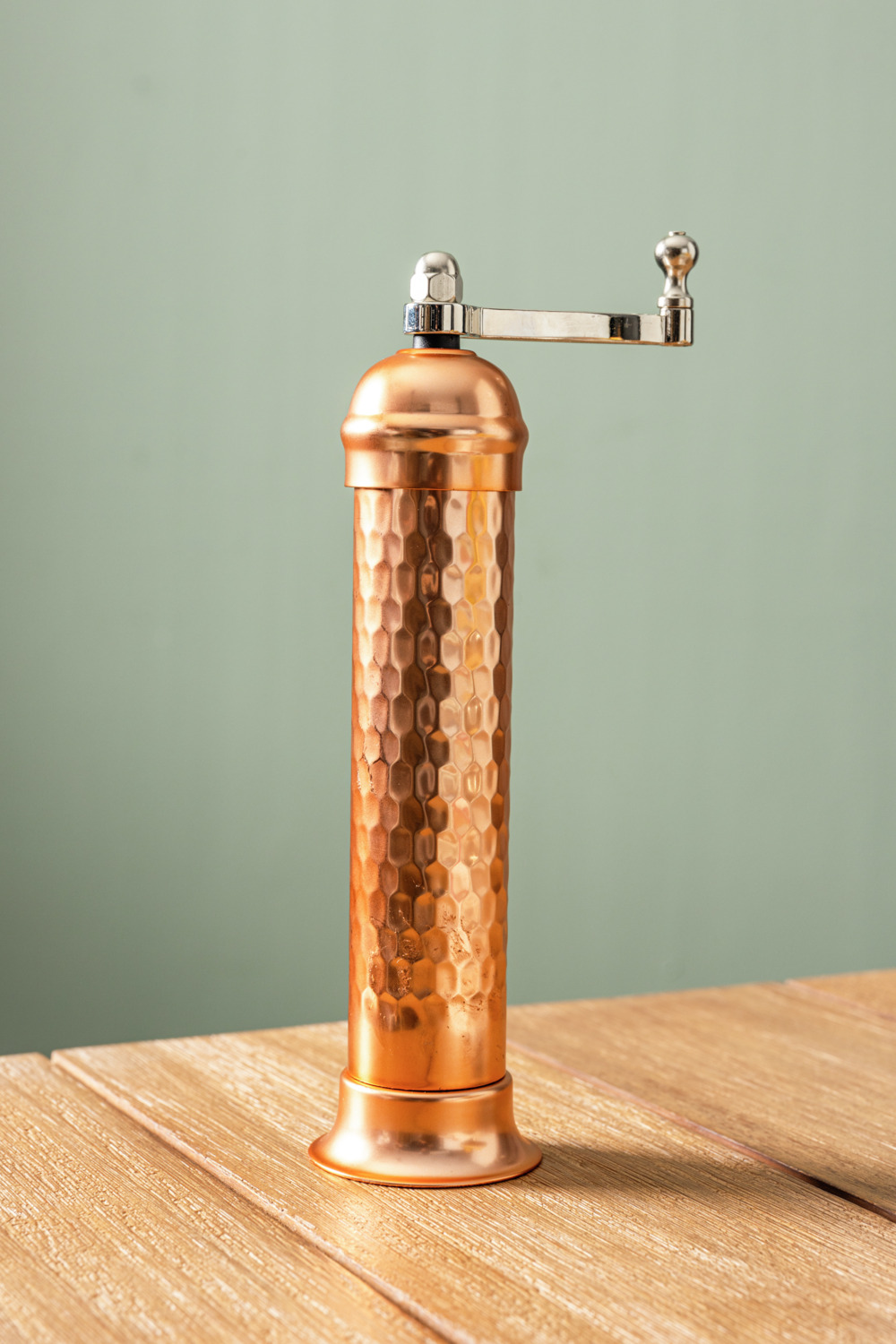 VEGA LUSINI Solutions GmbH Serio Pepper Shaker, Hammered Copper, Ceramic and Carbon Steel Grinding Mechanisms, 6 x 24.2 cm
