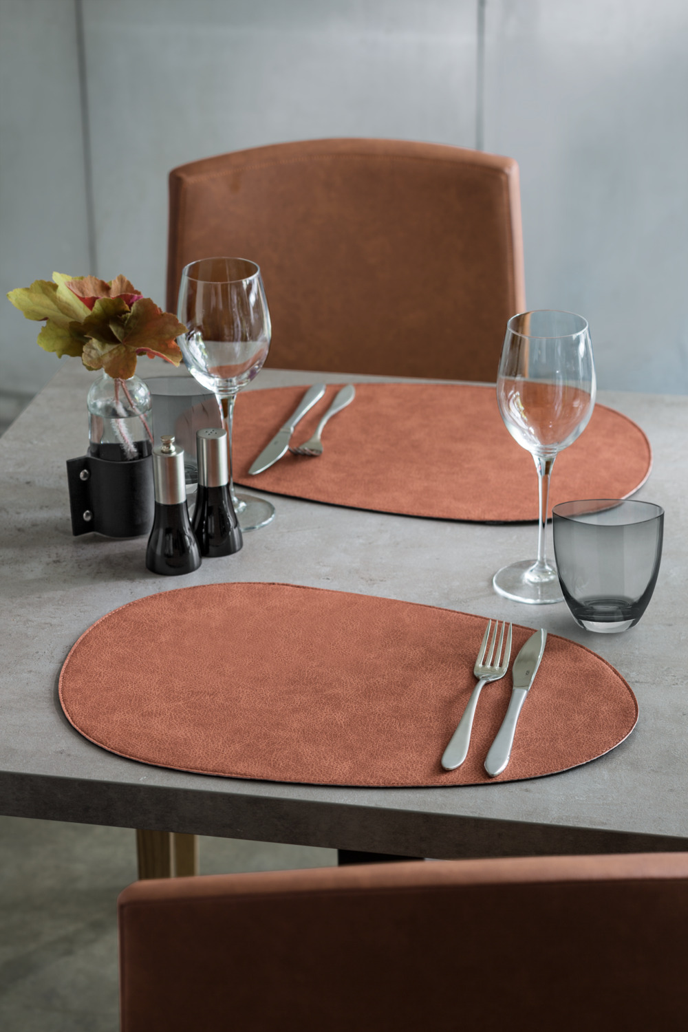 Set 6 placemats Erwin M. Lusini Shana organic, imitație piele, ovale, 30 x 45 cm, maro ruginos, reversibile, sigure pentru alimente, ștergere cu o lavetă umedă