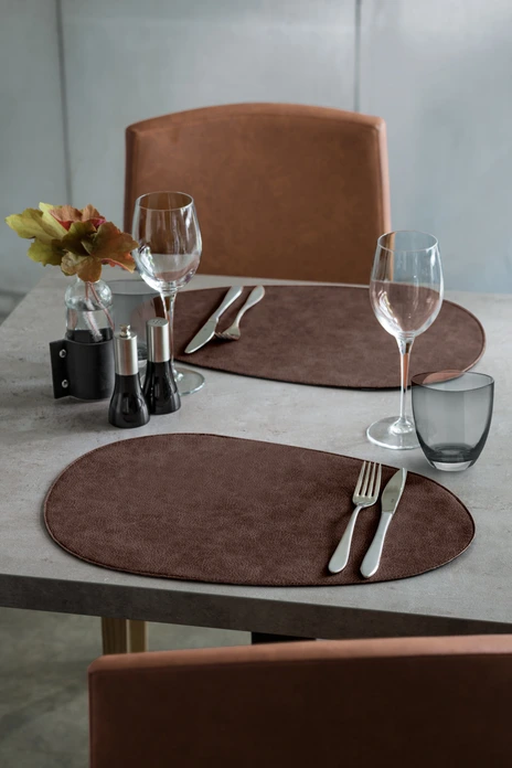 Set 6 placemats Erwin M. Lusini Shana organic, imitație piele, ovale, 30 x 45 cm, maro ruginos, reversibile, sigure pentru alimente, ștergere cu o lavetă umedă