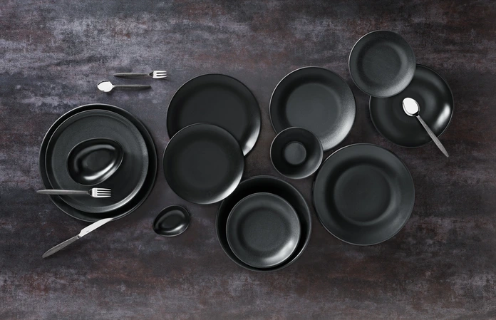 LUSINI Masca Professional Pizza Plate, 4 pieces, Robust Porcelain with Matt Black Glaze, Round Dish for Pizza and Tarte Flambée, Dishwasher and Microwave Safe