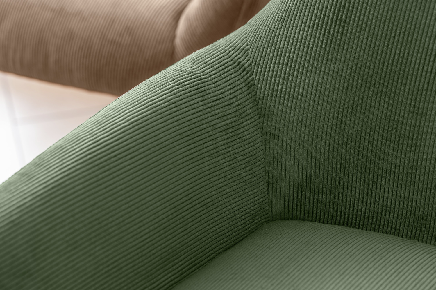 VEGA Malin Wing Chair, Green Corduroy Upholstery, Powder-Coated Steel Frame, Fire-Retardant, 75x77x103 cm, Vintage Style
