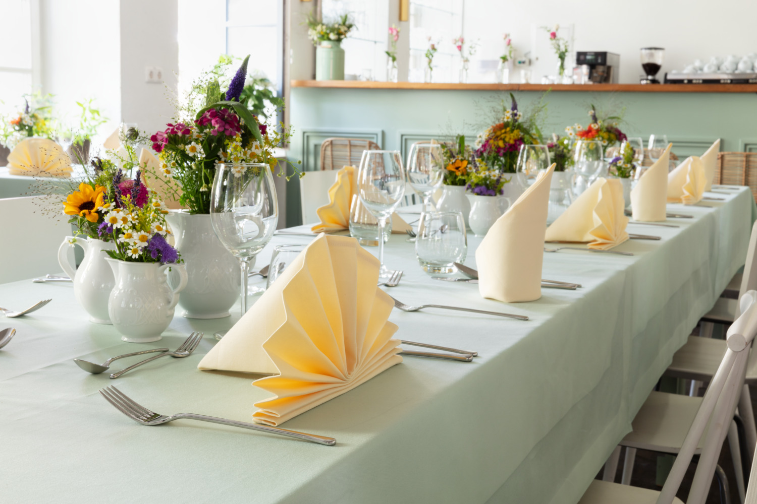 ERWIN M. LUSINI Solutions GmbH Tablecloth Ambiente Tischdecke Ambiente Tablecloth Ambiente; 130x170 cm (WxL); light-green; rectangular Tischdecke Ambiente; 130x170 cm (BxL); hellgrün; rechteckig 100% cotton. Full twist. Weight approx. 195 g/m². Brightly colored full twist damask tablecloth. Brilliant sheen, classic atlas design, colorfast, indanthrene dyed, tightly woven, mercerized. Durable. Personalization possible. 100 % Baumwolle. Vollzwirn. Gewicht ca. 195 g/m². Leuchtend farbiger Vollzwirn-Damast-Tischdecke. Brillanter Glanz, klassische Atlaskante, farbbeständig, indanthrengefärbt, dicht gewebt, mercerisiert. Strapazierfähig. Personalisierung möglich.