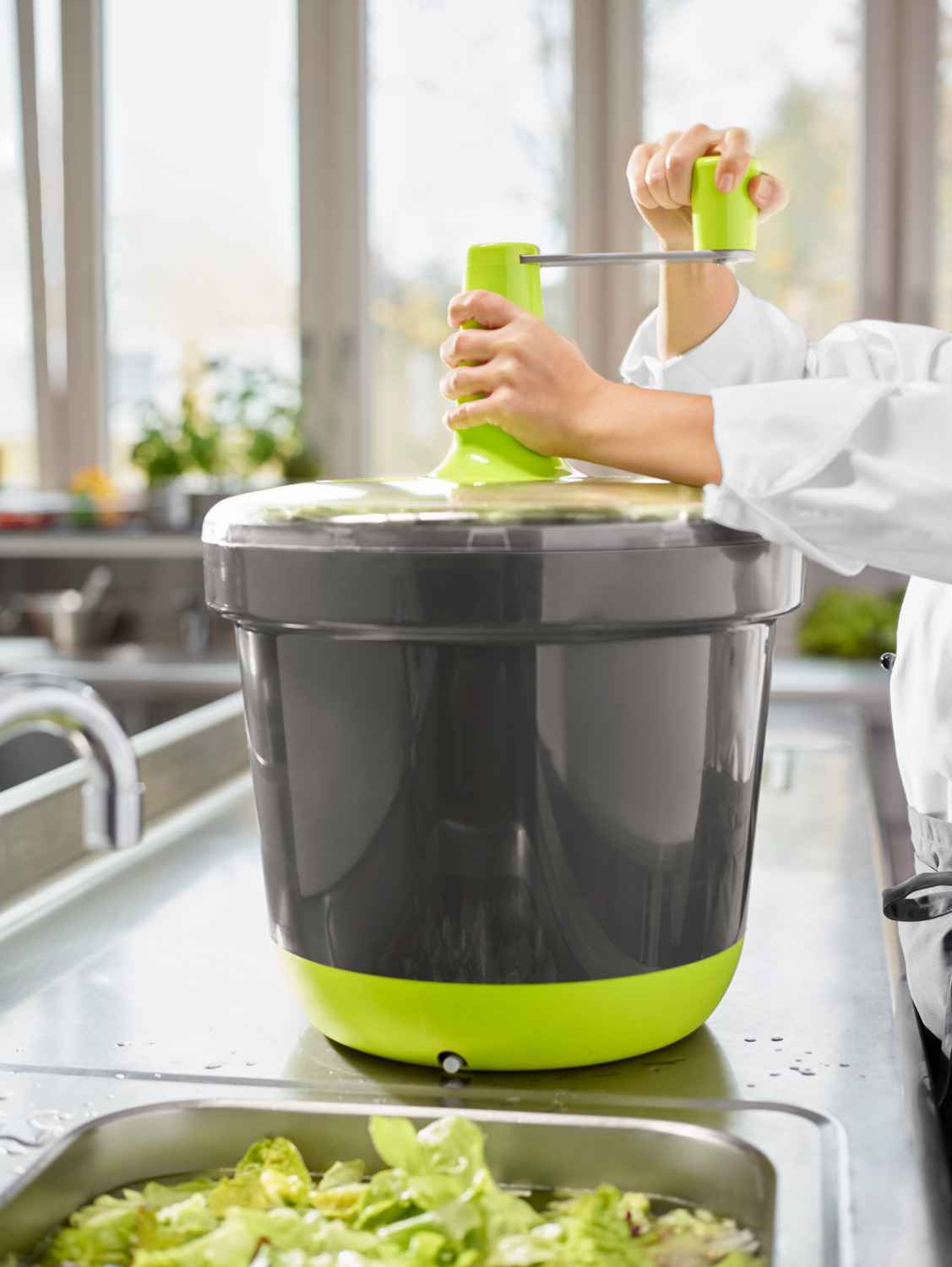 VEGA Amanida Professional Salad Spinner 20L, Sturdy Plastic, 41cm Diameter, Integrated Drainage System with Hose, Dual-Basket Design
