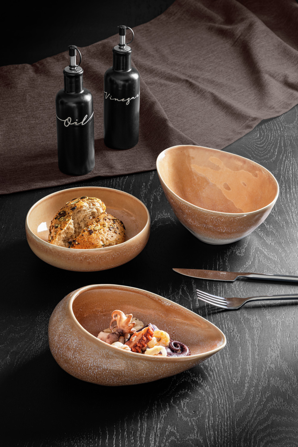 Bol VEGA Cascais Organic din Porțelan Colorat, 800 ml, Diametru 18.5 cm, Înălțime 8.5 cm, cu Gradient de Culoare și Pete Unice, Compatibil cu Mașina de Spălat Vase și Cuptorul cu Microunde