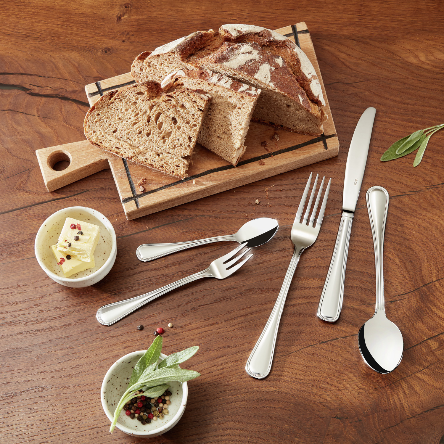 VEGA Orba Serving Board, Oiled Oak Wood, Rectangular with Decorative Border, Integrated Hanging Handle, 23.5 x 15 x 2 cm