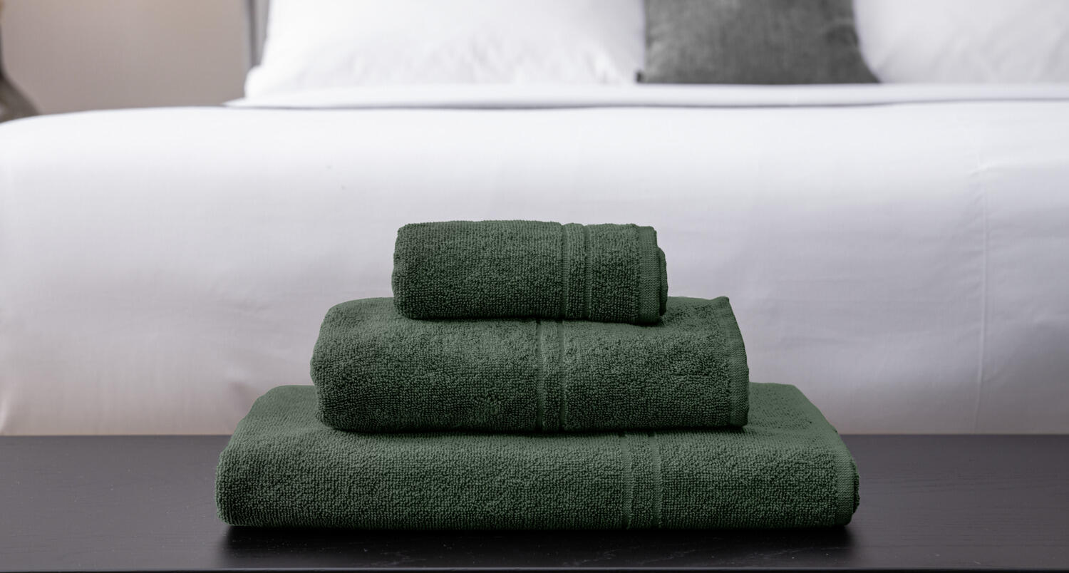LUSINI Dina Shower Towel, 100% Cotton Twisted Terry, 70 x 140 cm, Dark Olive, OEKO-TEX Standard 100 Certified, High Quality Durable Bath Towel