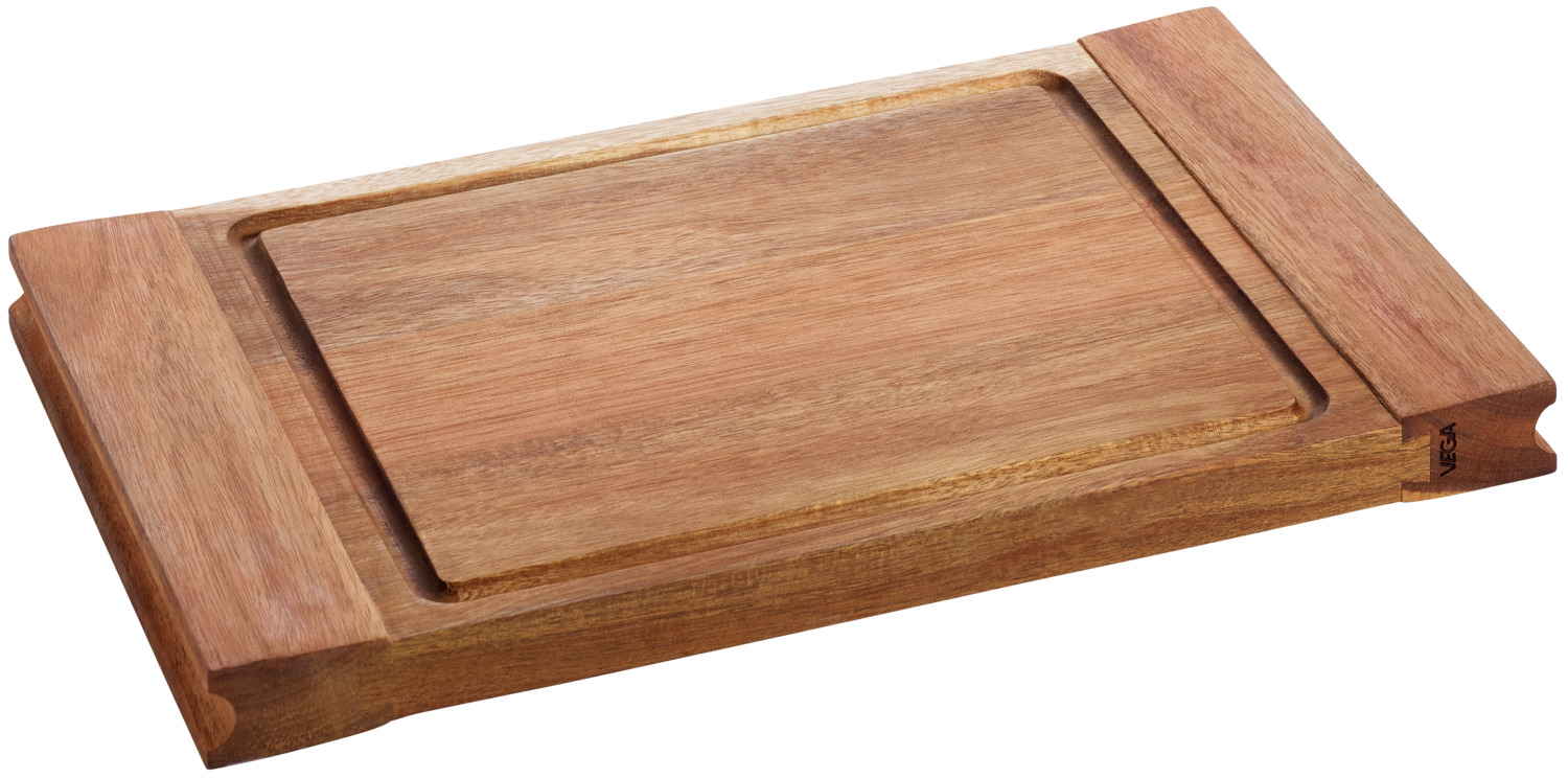 VEGA LUSINI Solutions GmbH Serving board Aria for turning Servierbrett Aria zum Wenden Serving board Aria for turning; 35.4x21x2.8 cm (LxWxH); acaia-brown; rectangular Servierbrett Aria zum Wenden; 35.4x21x2.8 cm (LxBxH); akazie braun; rechteckig Wooden board made of oiled acacia wood. Can be combined with porcelain platters Sidina, Jenna, San Marino, Masca and Remi. Can be wiped clean with a damp cloth. VEGA own design. Holzbrett aus geöltem Akazienholz. Kombinierbar mit Porzellan-Platten Sidina, San Marino und Masca. Feucht abwischbar. VEGA Eigendesign.