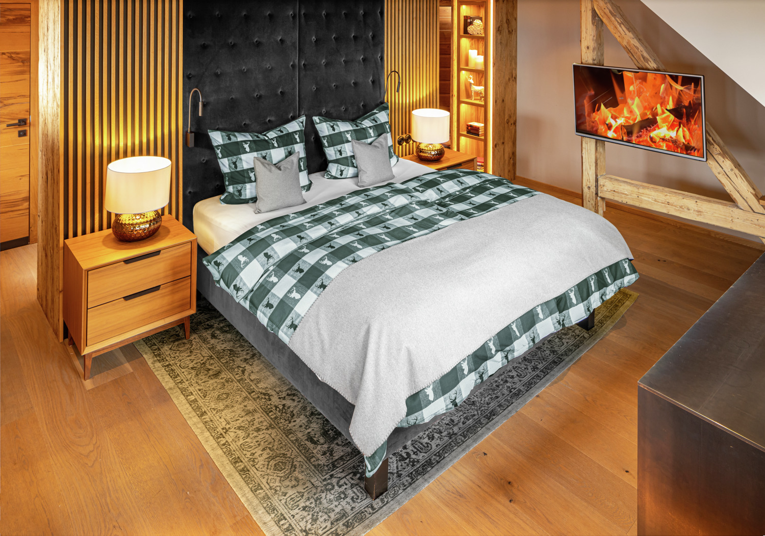 ERWIN M. LUSINI Villach Pillow Cover, 40 x 80 cm, 100% Cotton Percale, Checked Pattern with Alpine Deer Silhouettes, Dark-green and White, Zipper Closure