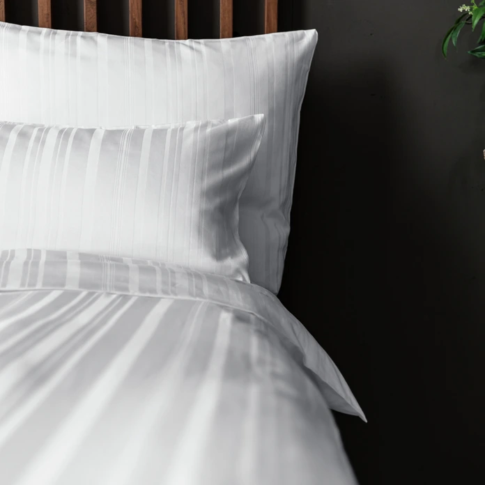 Husa pentru Pled Erwin M. Lusini St. Petersburg, Satin Damasc Alb, 80% Bumbac 20% Poliester, 155 x 220 cm, Închidere Hotel, OEKO-TEX Standard 100