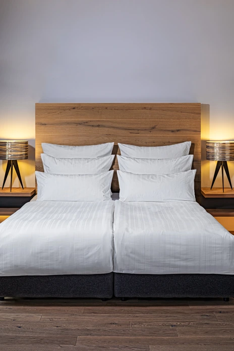 ERWIN M. LUSINI St. Petersburg Duvet Cover, White Satin Damask, 80% Cotton 20% Polyester, 135x200 cm, Hotel Fastener, OEKO-TEX Standard 100