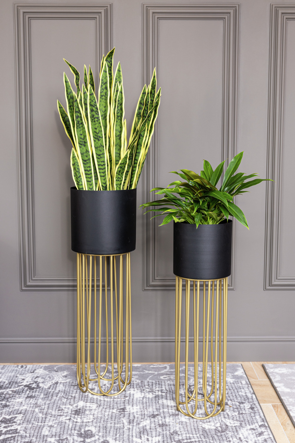LUSINI Paulos Indoor Plant Pot Set with Integrated Stands, Black/Gold, 2-Piece Planter Set, 82cm and 72cm Heights, German Design