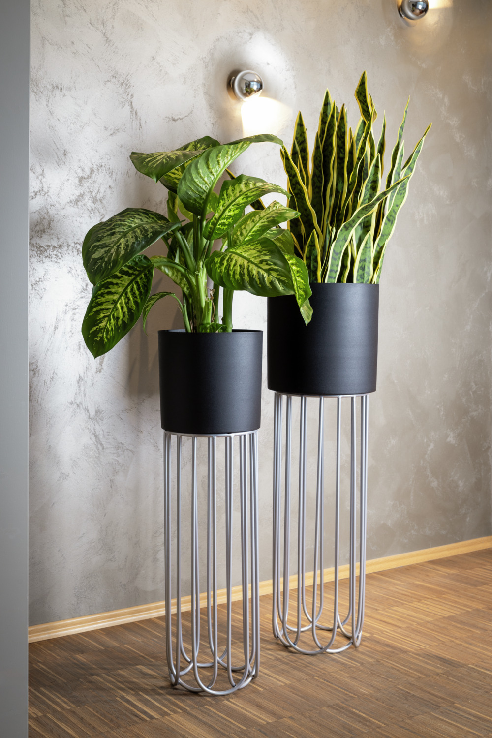 LUSINI Paulos Indoor Plant Pot Set with Integrated Stands, Black/Silver, 2-Piece Planter Set, 82cm and 72cm Heights, German Design