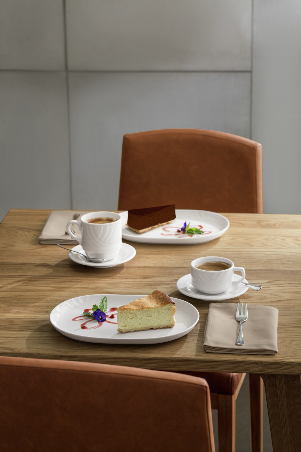 Vega Kiara White Porcelain Oval Tableware with Curved Relief Design, 28 cm, Dishwasher and Microwave Safe