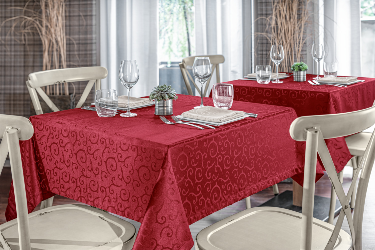 PULSIVA LUSINI Solutions GmbH Tablecloth sold by the metre Mega Meterware Tischdecke Mega Tablecloth sold by the metre Mega; 180 cm (W); burgundy Meterware Tischdecke Mega; 180 cm (B); burgund 100% polyester. Weight approx. 150 g/m². Easy-care table linen with a durable silky sheen and elegant pattern in a delicate tendril design. Rolls by the meter have 30 meters per piece. Special sizes up to 180 cm width on request. Colorfast, durable. 100 % Polyester. Gewicht ca. 150 g/m². Pflegeleichte Tischwäsche mit beständigem Seidenglanz und edlem Muster im zarten Ranken-Design. Meterwarenrollen haben 30 Meter pro Stück. Sondergrößen bis 180 cm breit auf Anfrage. Farbbeständig, langlebig.