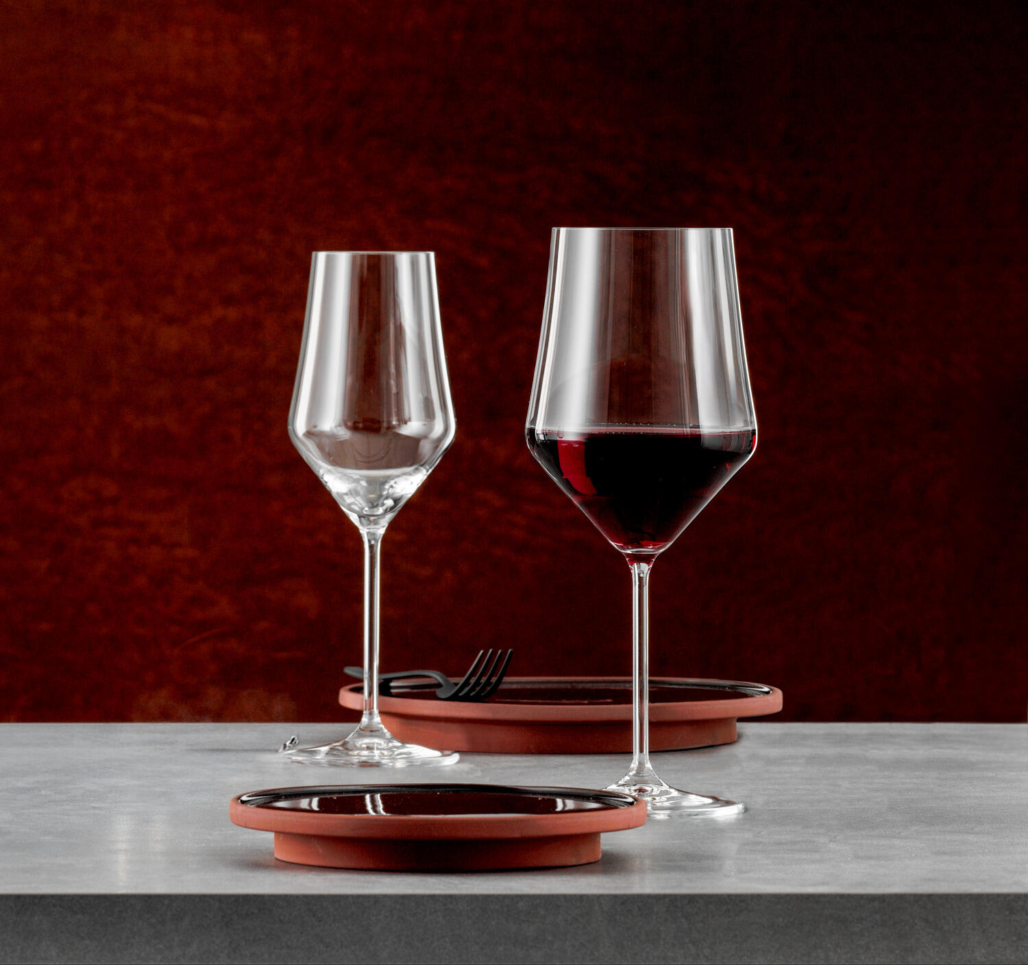 Pahar pentru vin rosu Spiegelau Ultra, 650ml Sticla de Cristal, Seria Profesionala HORECA, Rezistent la spalare automatica, Transparent, 24.5cm Inaltime