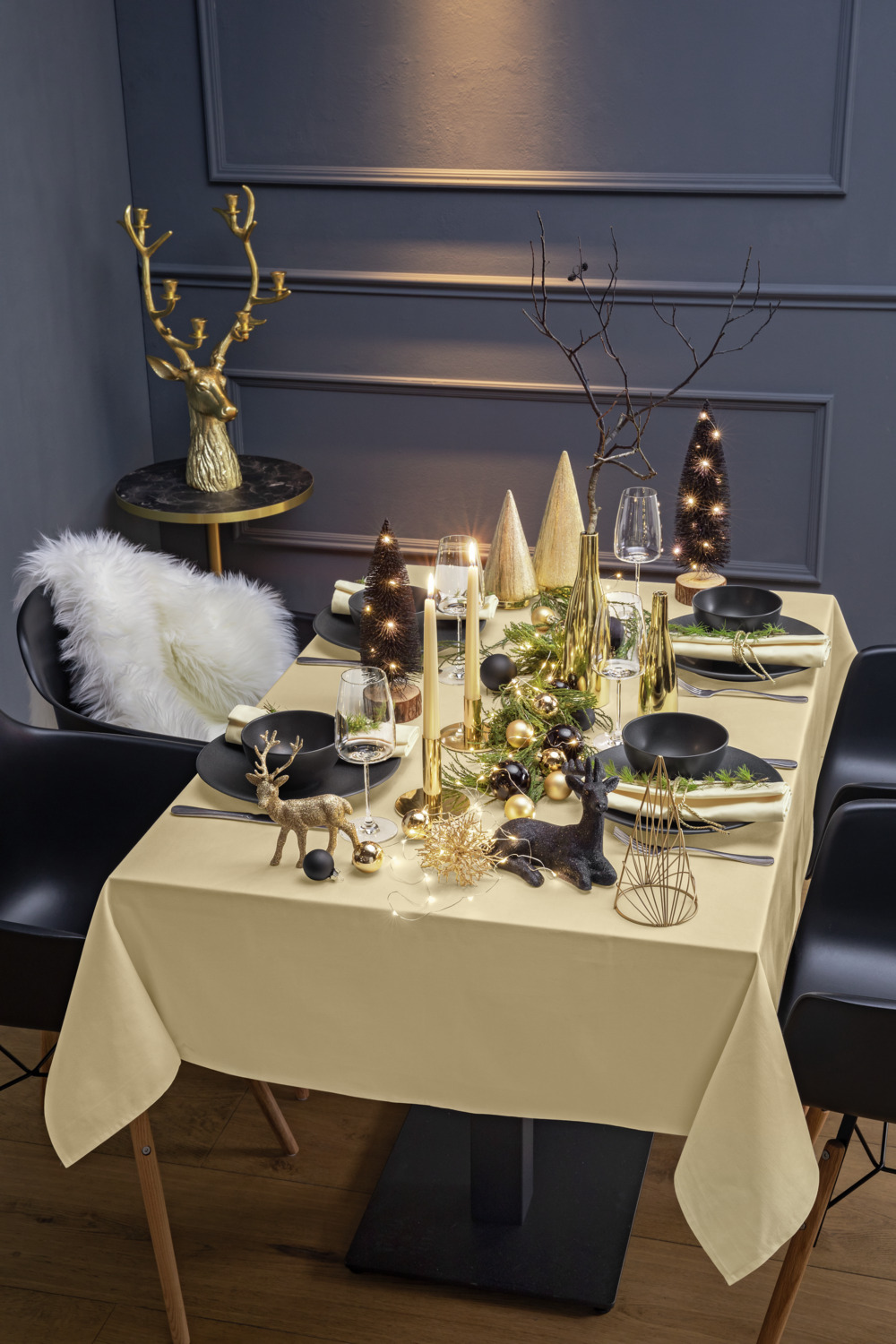 ERWIN M. LUSINI Solutions GmbH Tablecloth Palermo Tischdecke Palermo Tablecloth Palermo; 160x160 cm (WxL); champagne beige; square Tischdecke Palermo; 160x160 cm (BxL); sekt; quadratisch 100% cotton. Fully twisted. Weight approx. 195 g/m². Full-twist damask tablecloth in classic colors. Particularly smooth and dense fabric with a firm feel. Dimensionally stable, easy-care and hard-wearing. Personalization possible. 100 % Baumwolle. Vollzwirn. Gewicht ca. 195 g/m². Vollzwirn-Damast Tischdecke in klassischen Farben. Besonders glattes und dichtes Gewebe mit festem Griff. Formstabil, pflegeleicht und strapazierfähig. Personalisierung möglich.