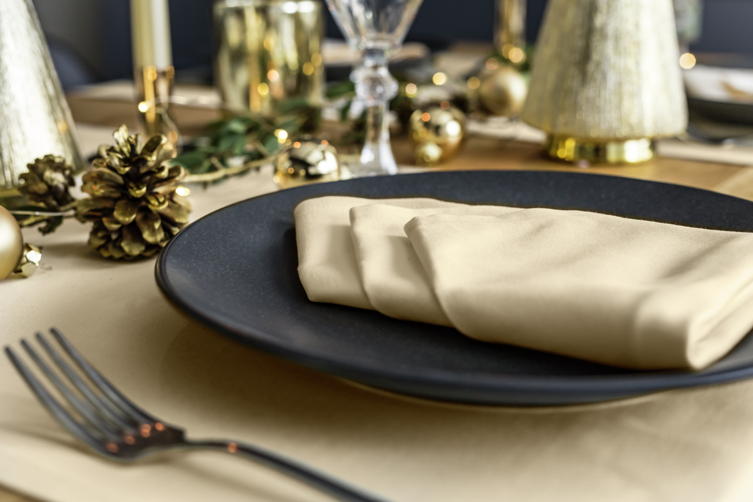 Erwin M. Lusini Palermo Rectangular Tablecloth, 100% Cotton Full-Twist Damask, 130 x 170 cm, Champagne Beige, OEKO-TEX Standard 100 Certified