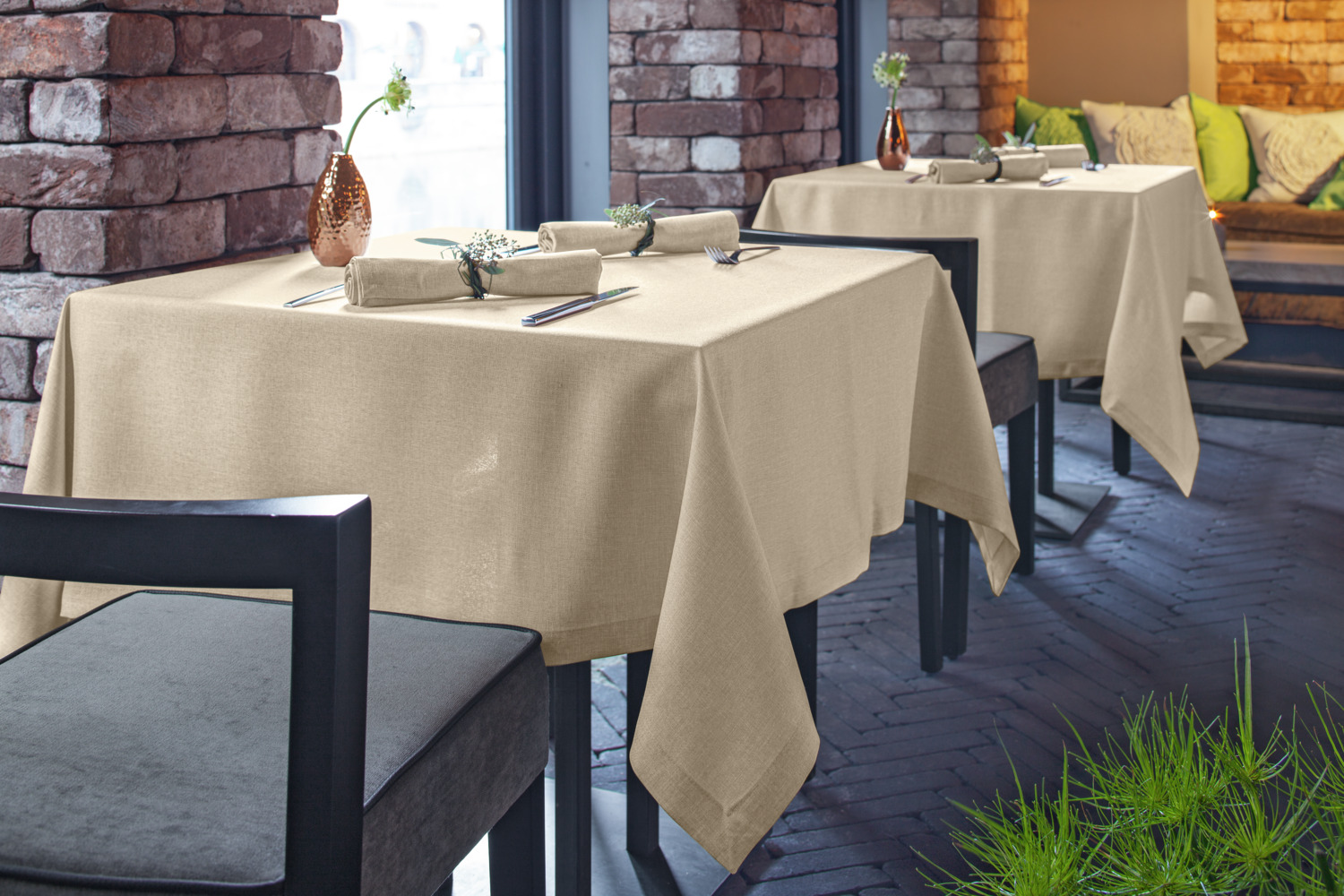 ERWIN M. LUSINI Solutions GmbH Tablecloth Nova Tischdecke Nova Tablecloth Nova; 130x190 cm (WxL); sand; rectangular Tischdecke Nova; 130x190 cm (BxL); sand; rechteckig 100% polyester. Weight approx. 210 g/m². Easy care tablecloth in mottled look. High quality confection with envelope hem. Beautiful structure with natural feel. Robust, durable. 100 % Polyester. Gewicht ca. 210 g/m². Pflegeleichte Tischdecke in melierter Optik. Hochwertige Konfektion mit Kuvertsaum. Schöne Struktur mit natürlichem Griff. Robust, langlebig.