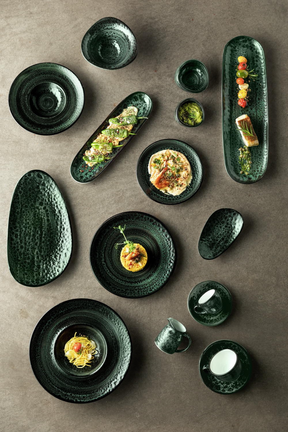 Farfurie Rasa VEGA Black Reef, 20 cm Rotunda din Porcelana Dura, Glazura Picata Verde-Negru Pictata Manual, Calitate Profesionala Horeca, Rezistenta la Spalat