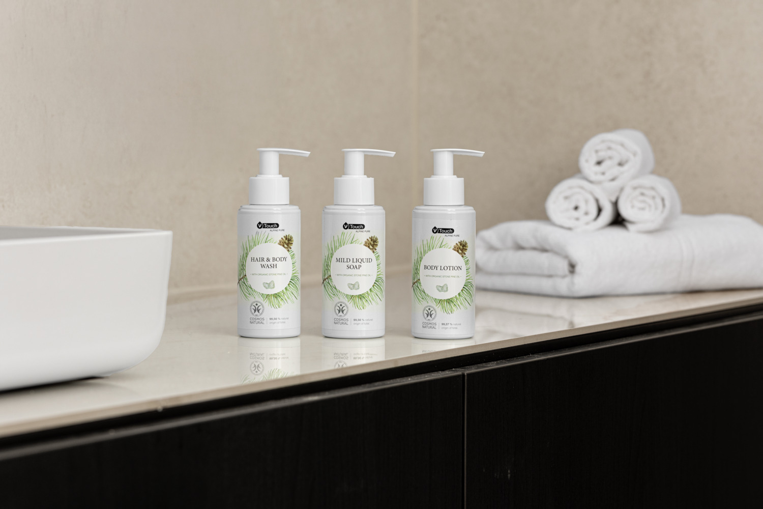 Sapun lichid delicat V-Touch Alpine Pure cu ulei de pin cematic organic din Elvetia, Certificat Cosmos Natural, Vegan, pH-neutru, Pompa 140ml