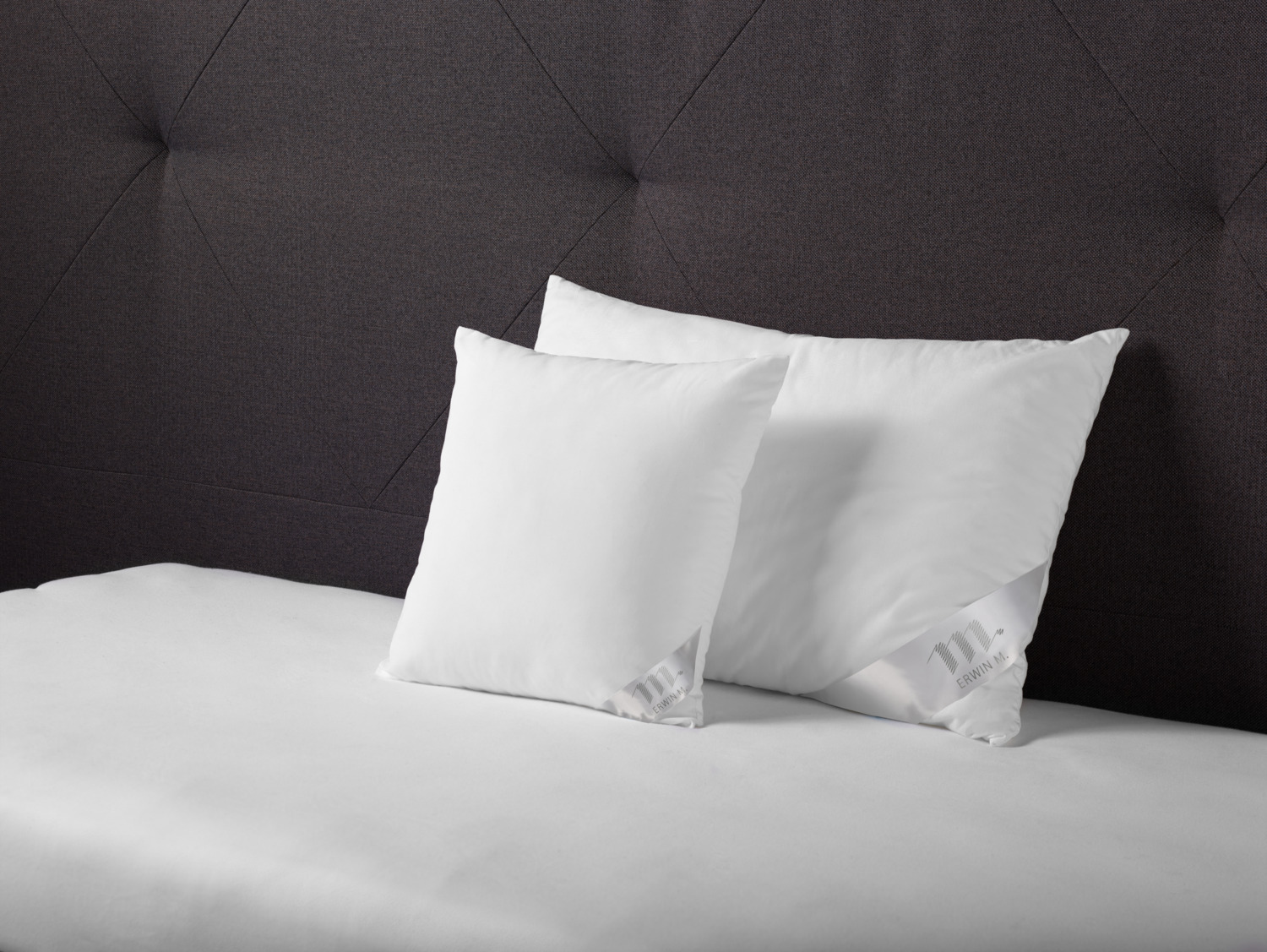 ERWIN M. LUSINI Filling Cushion, 100% Supersiliconized Hollow Fiber Polyester, Washable, Soft and Dimensionally Stable, 50x50 cm, White