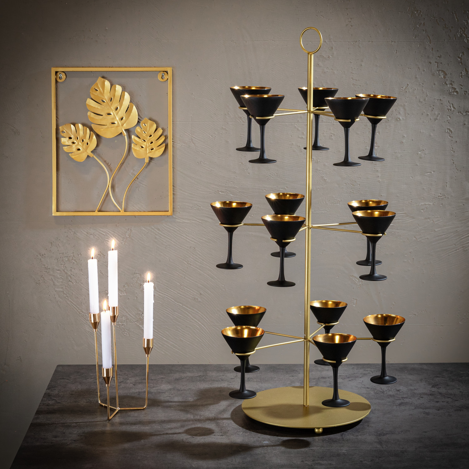 Suport pentru lumânări LUSINI Vega Arvo din metal, culoare auriu, design minimalist cu 4 brațe de înălțimi diferite, 16 x 16 x 25 cm